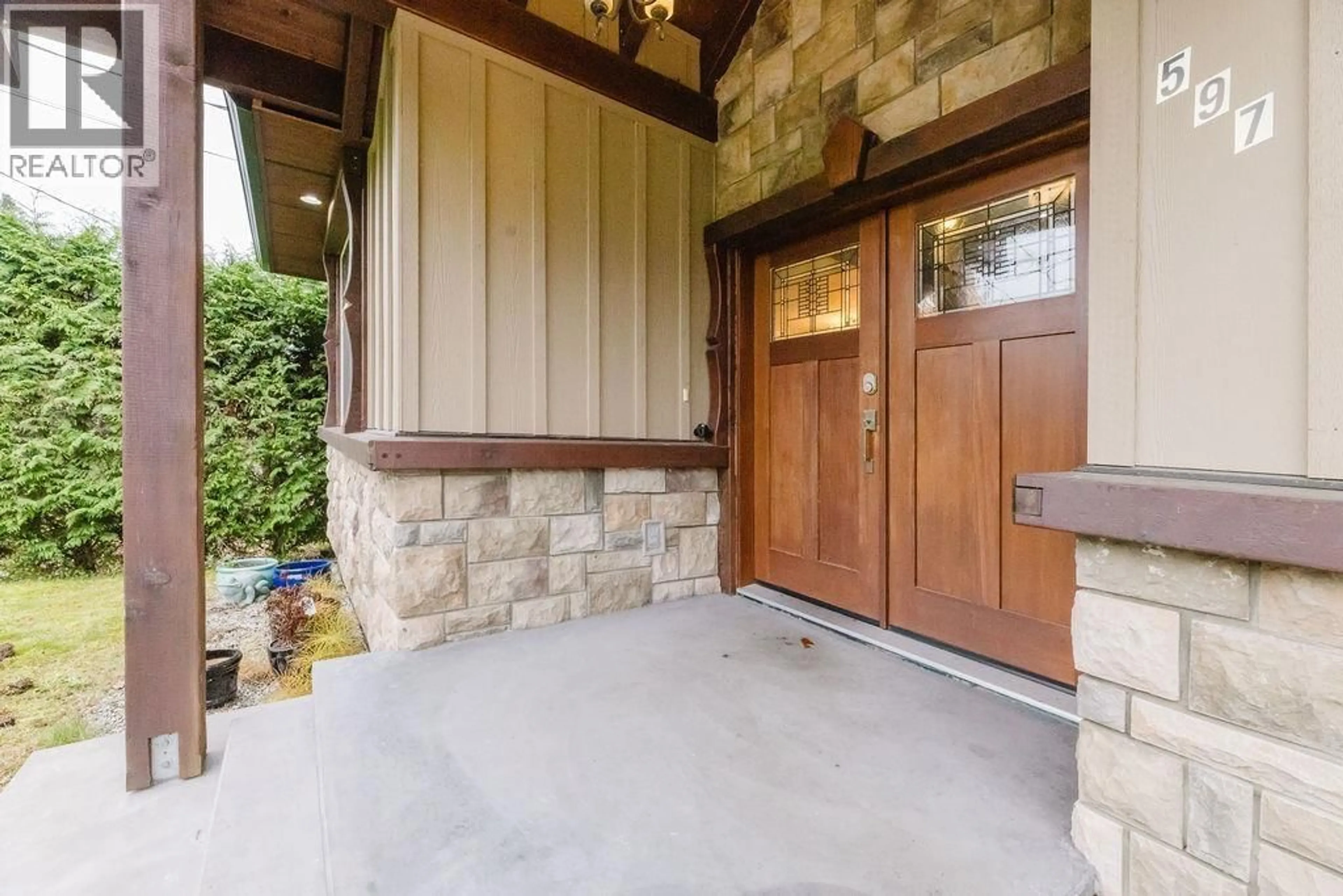 Indoor entryway for 597 OCEANVIEW DRIVE, Gibsons British Columbia V0N1V5