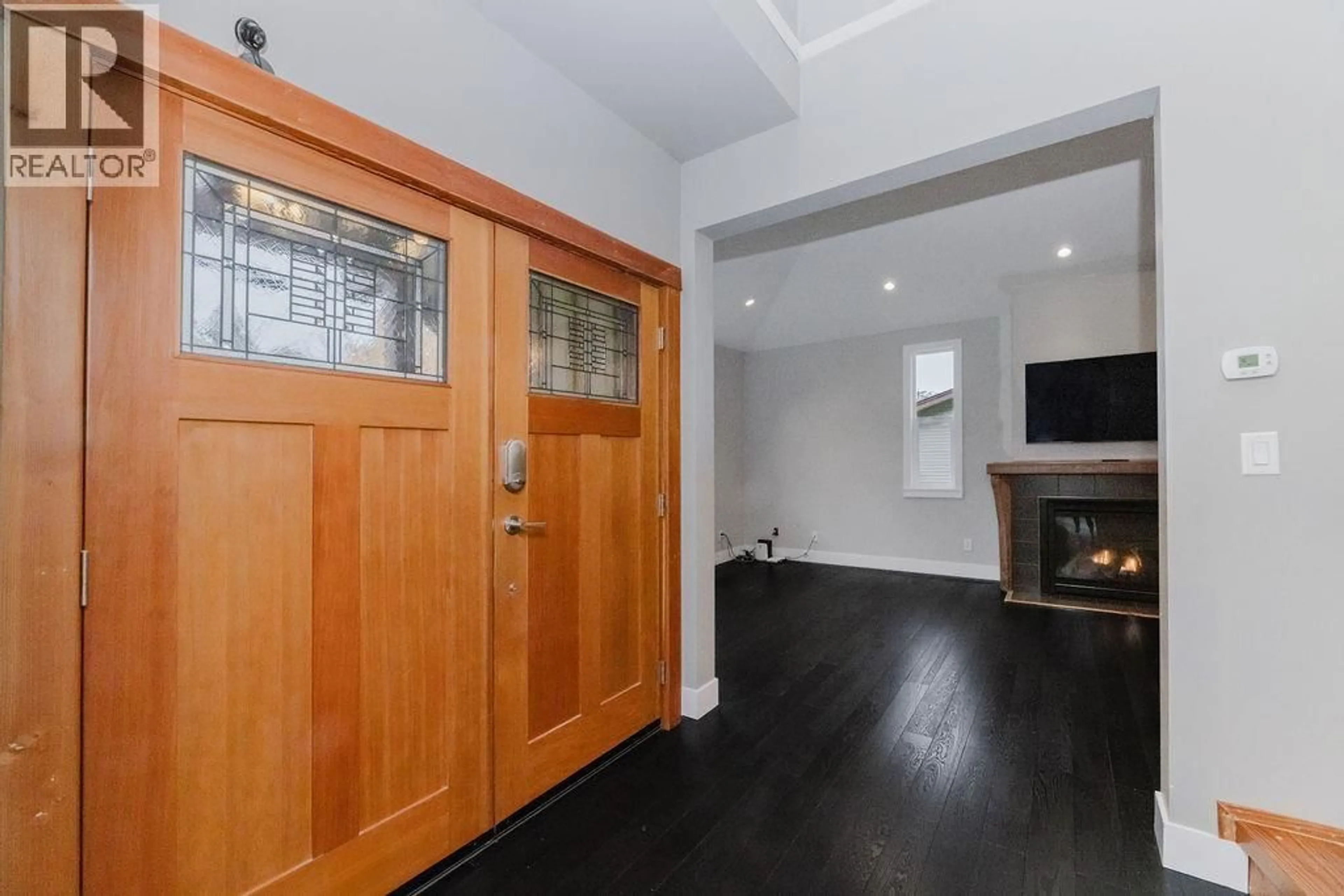 Indoor entryway for 597 OCEANVIEW DRIVE, Gibsons British Columbia V0N1V5