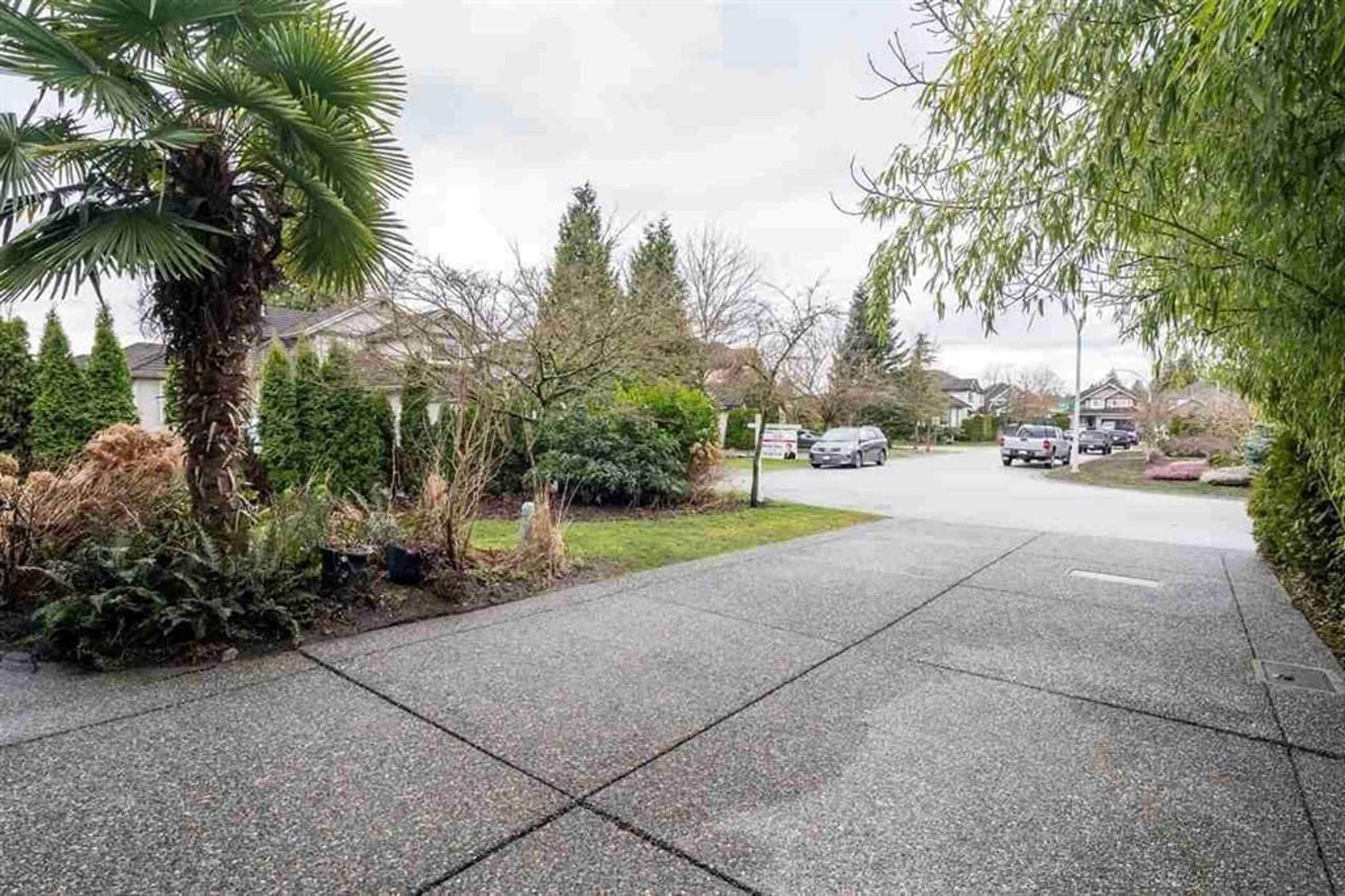 A pic from outside/outdoor area/front of a property/back of a property/a pic from drone, street for 11060 158B STREET, Surrey British Columbia V4N5E9