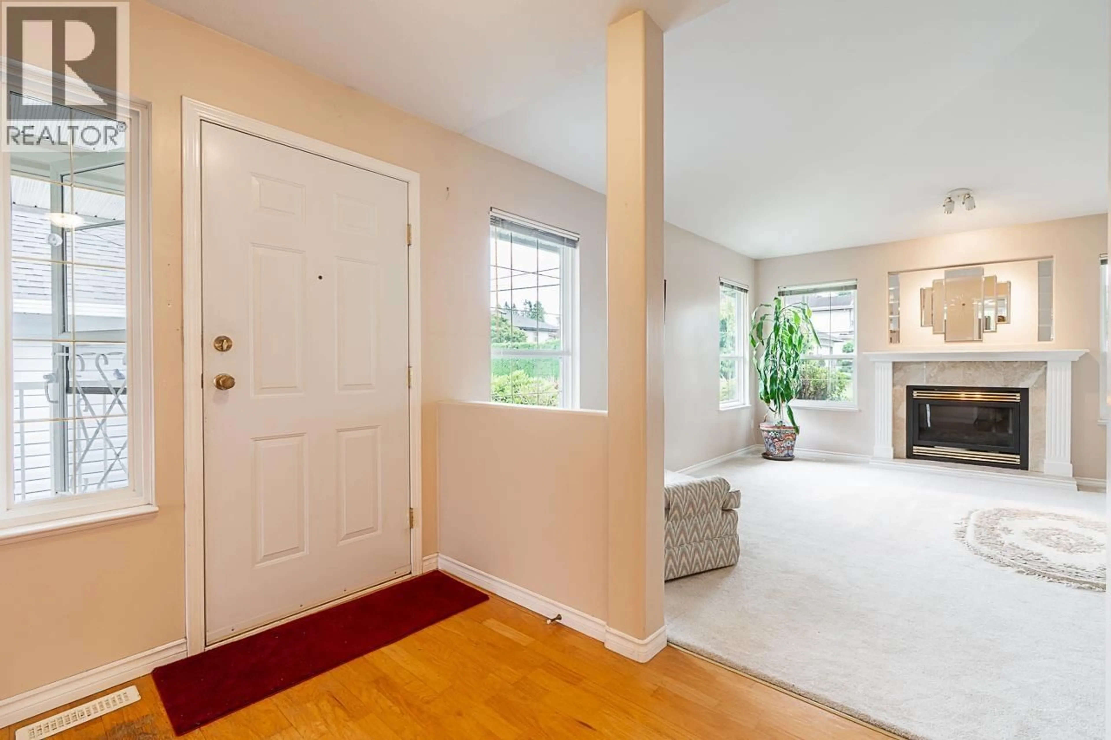 Indoor entryway for 22081 124 AVENUE, Maple Ridge British Columbia V2X4J1