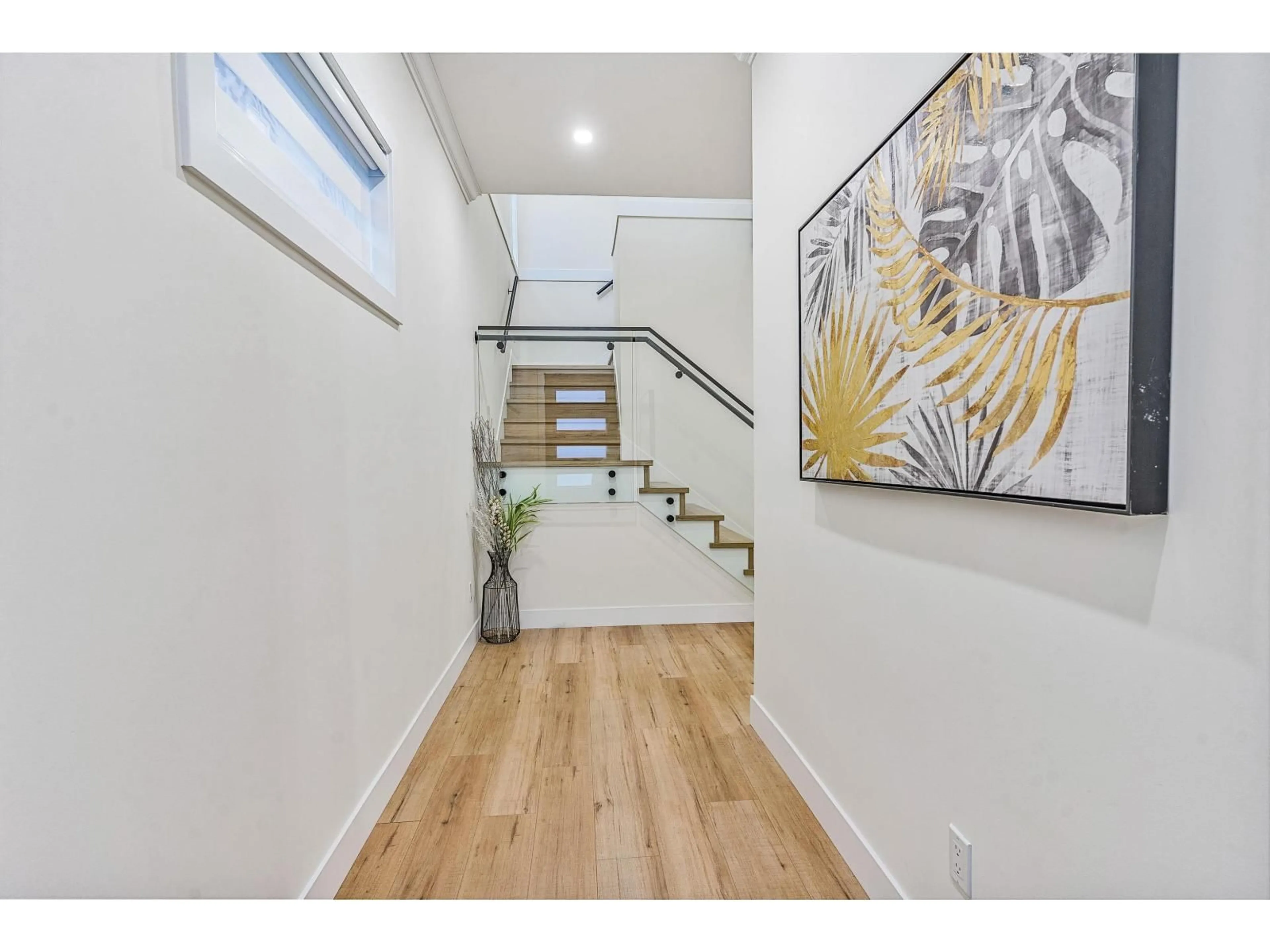 Indoor entryway for 11796 84 AVENUE, Delta British Columbia V4C2M5