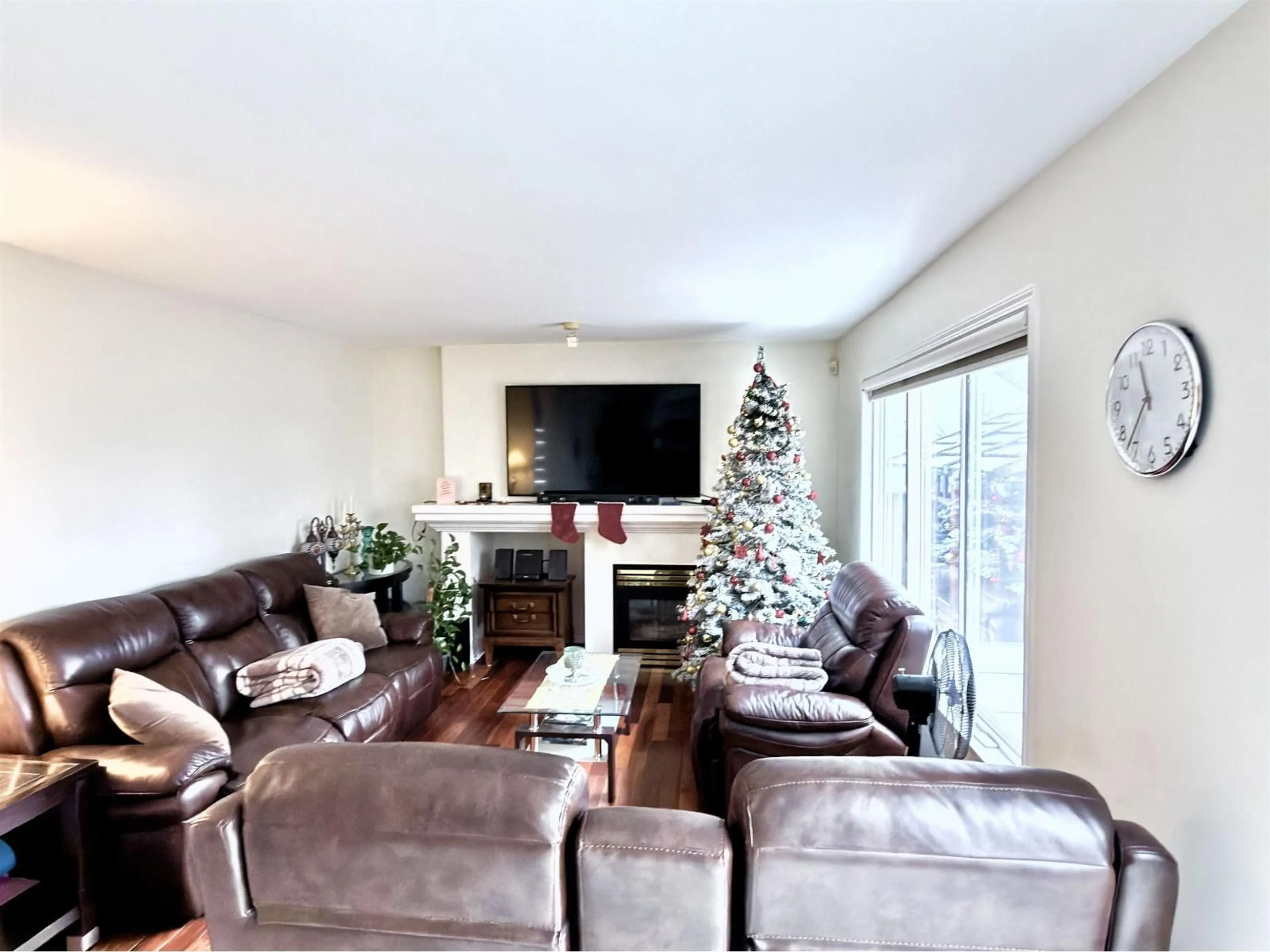 Living room with furniture, unknown for 7450 147 STREET, Surrey British Columbia V3S8Y7