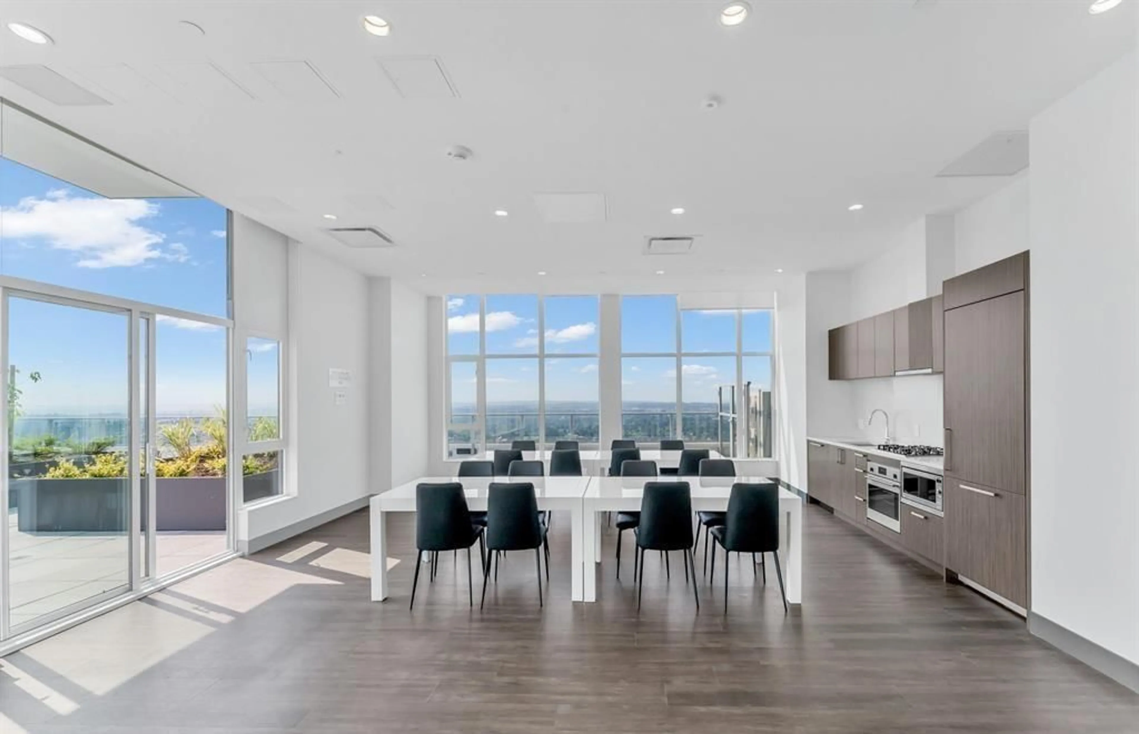 Unknown for 2904 - 13350 CENTRAL AVENUE, Surrey British Columbia V3T0S1