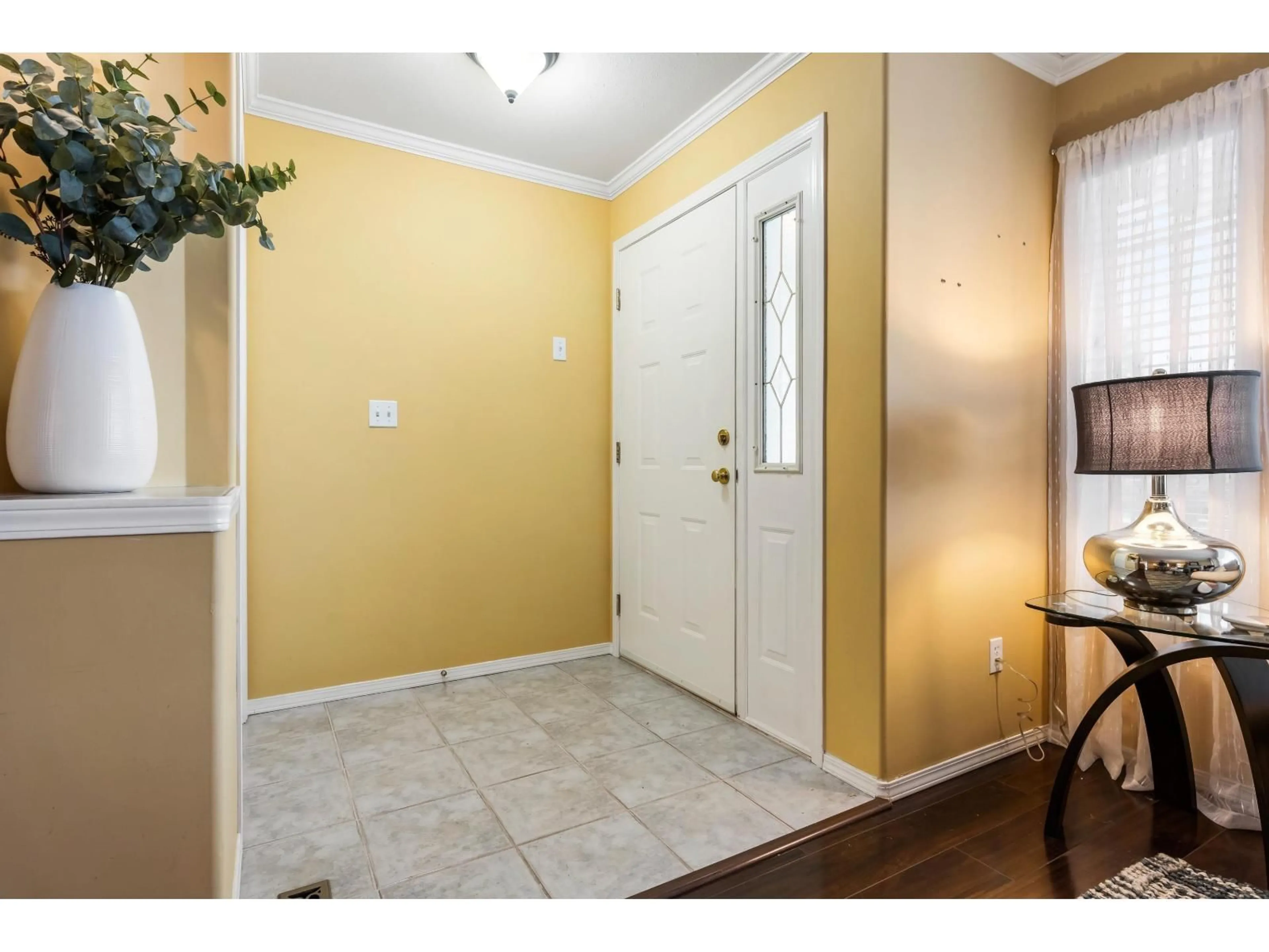 Indoor entryway for 6 - 9420 WOODBINE STREET, Chilliwack British Columbia V2P5S4