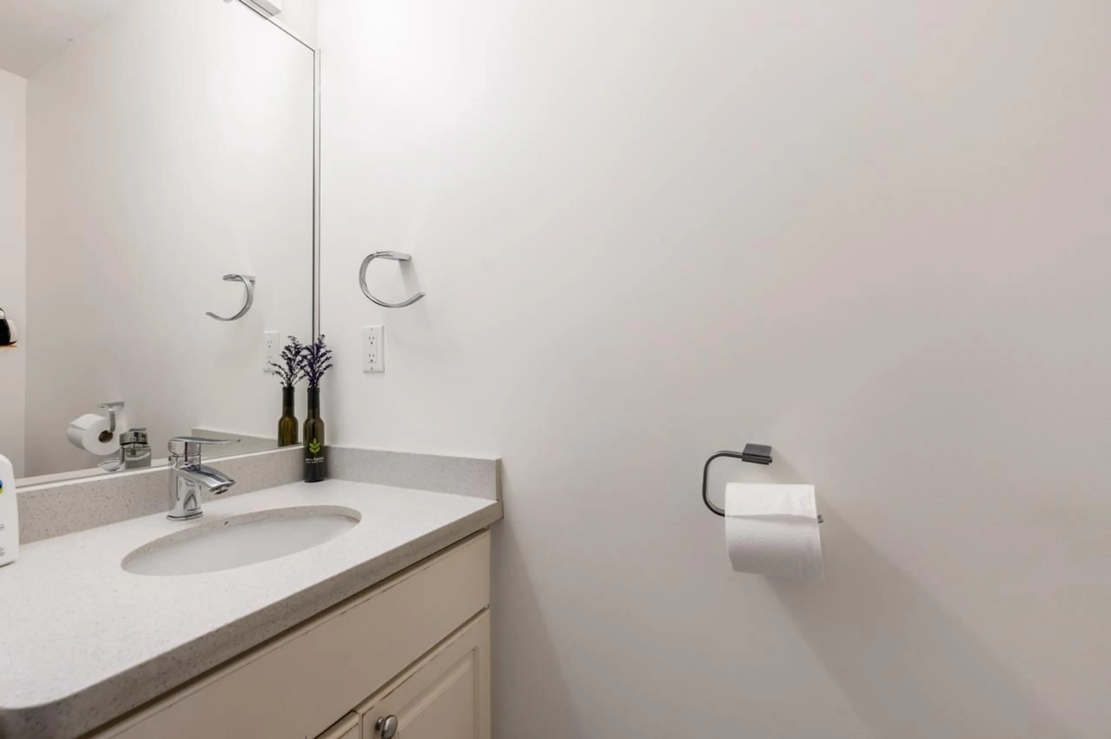 Standard bathroom, unknown for 15476 110 AVENUE, Surrey British Columbia V3R0X1