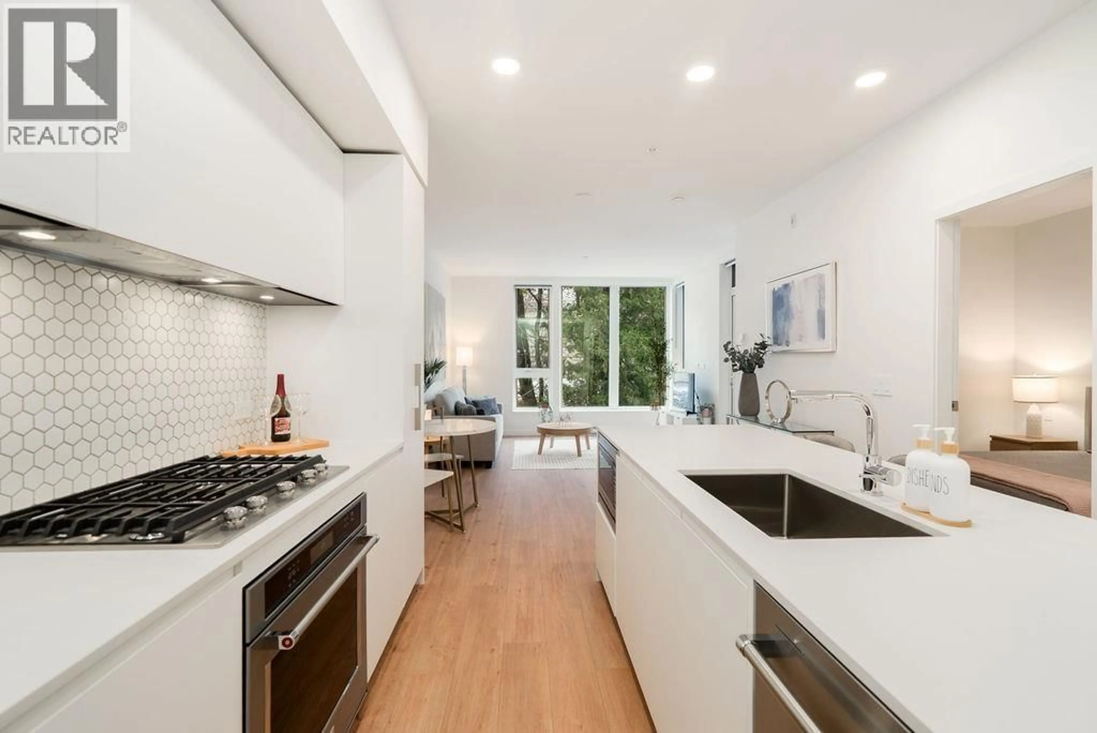 Open concept kitchen, ceramic/tile floor for 406 - 1504 SCOTT CRESCENT, Squamish British Columbia V0N1G0