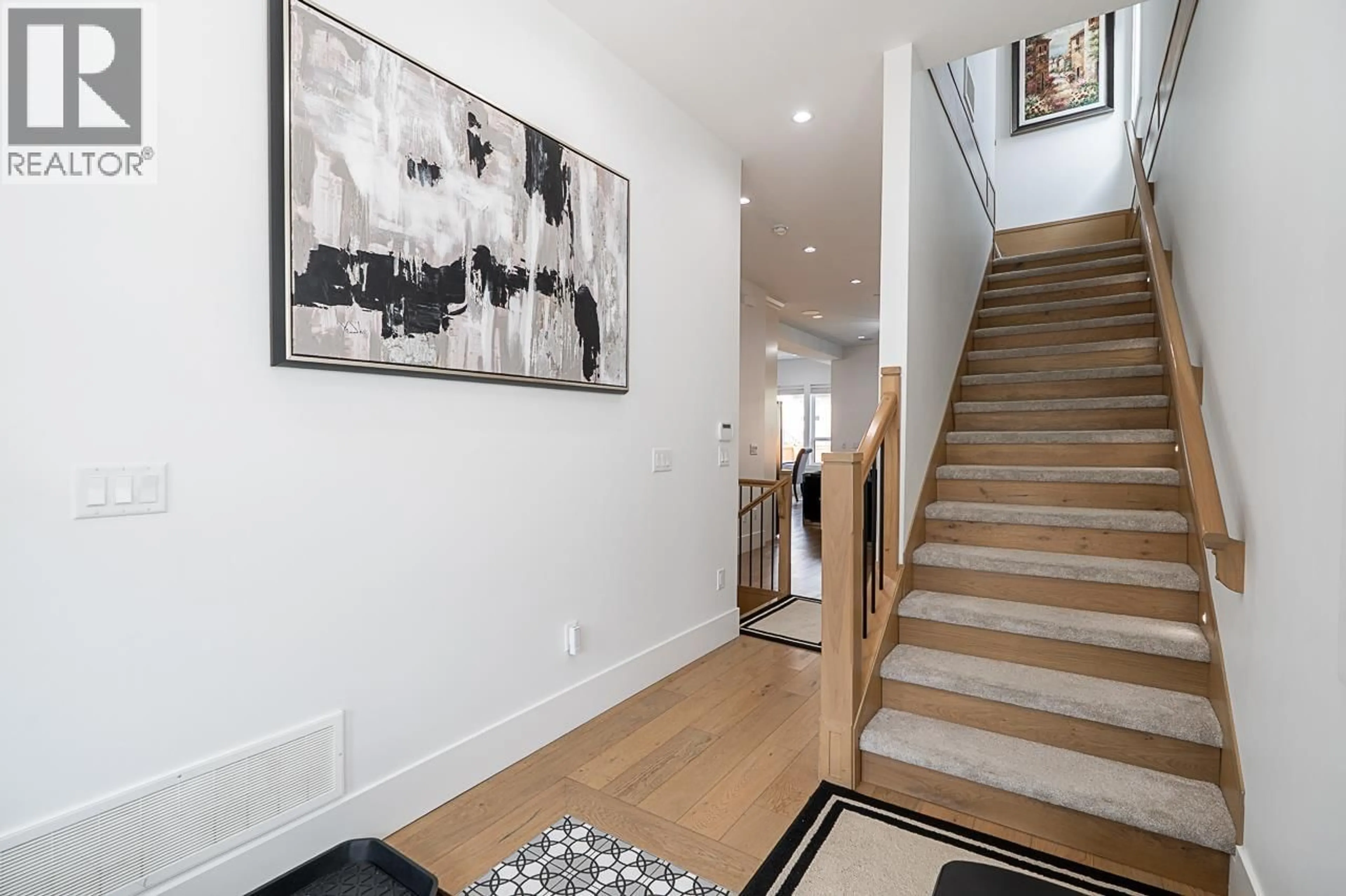 Indoor foyer for 23091 134 LOOP, Maple Ridge British Columbia V4R0E6