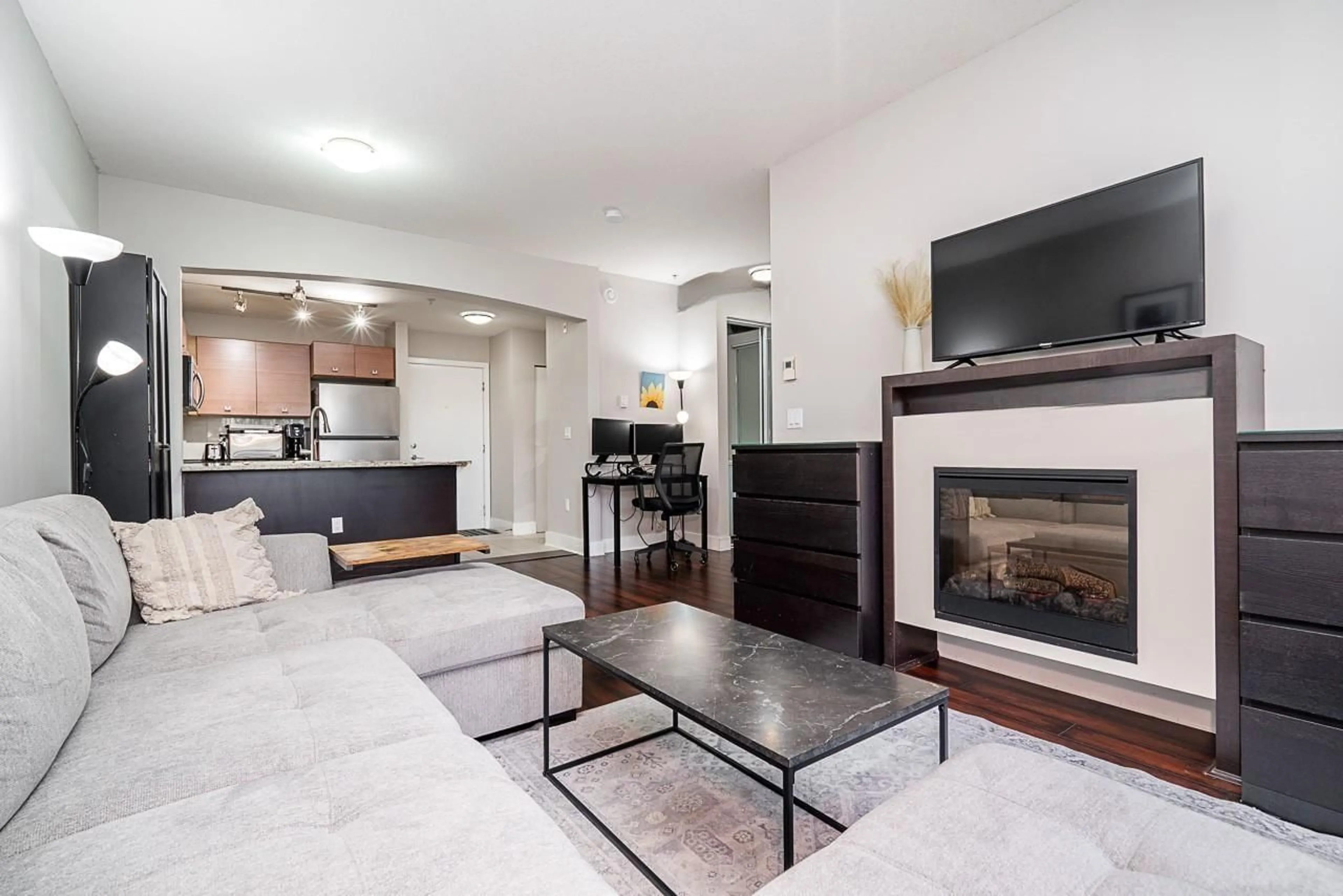 Living room with furniture, unknown for 233 - 6628 120 STREET, Surrey British Columbia V3W1T7