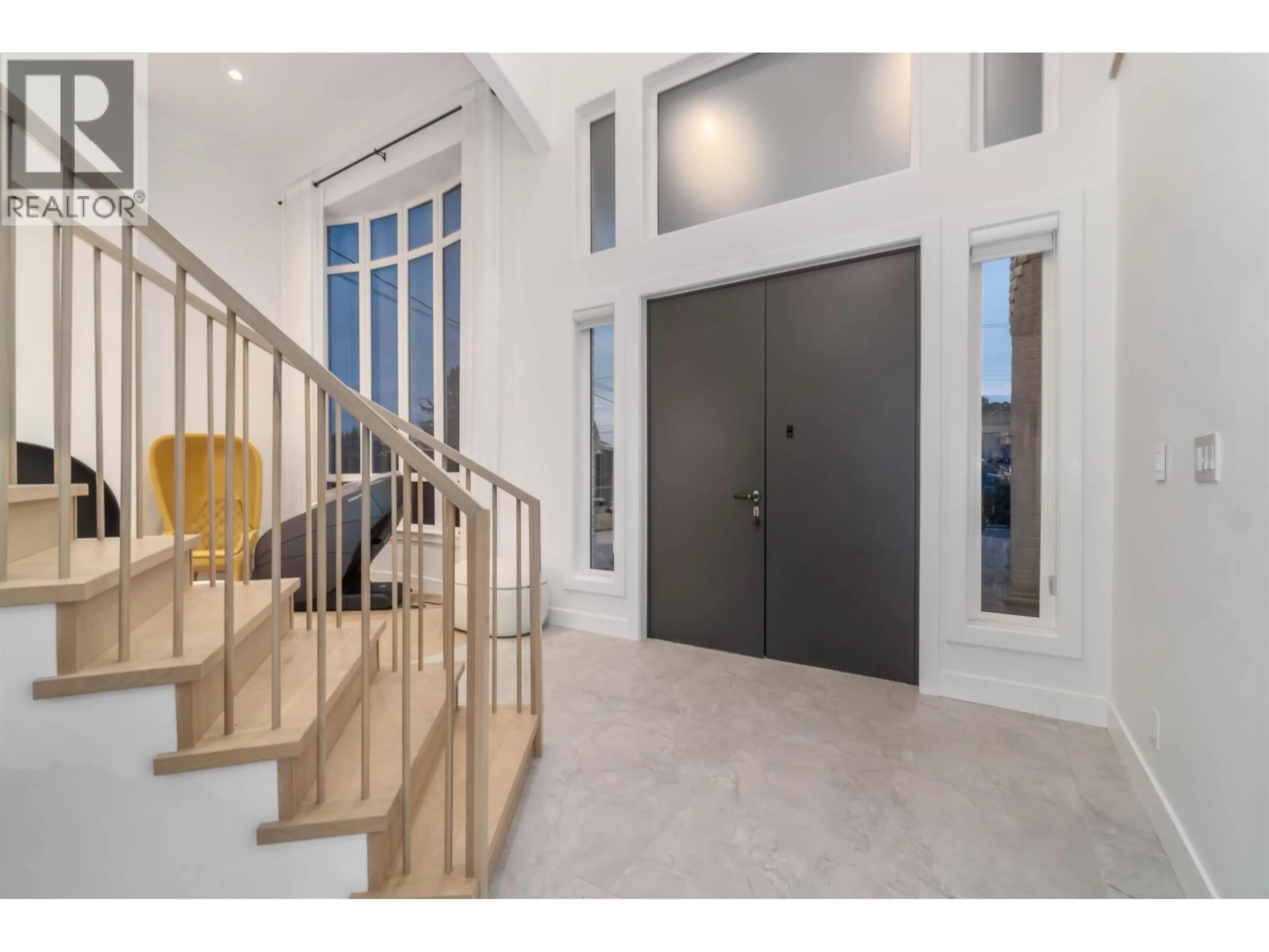Indoor foyer for 5651 WALTON ROAD, Richmond British Columbia V7C2L8