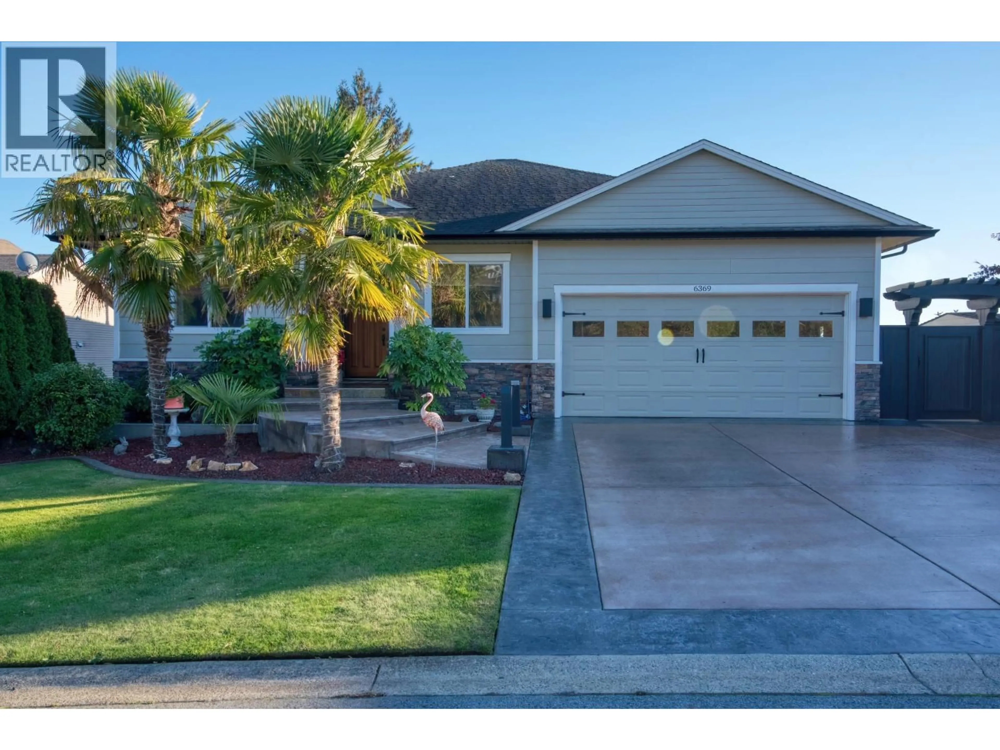 Home with vinyl exterior material, street for 6369 JASPER ROAD, Sechelt British Columbia V7Z0R7