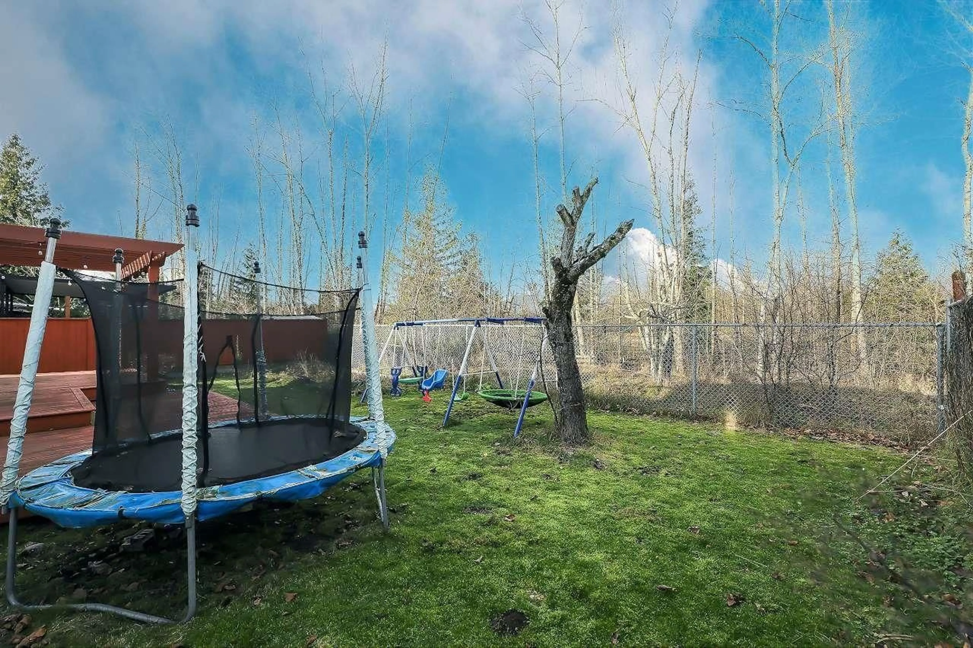 Patio, forest/trees view for 32275 CLINTON AVENUE, Abbotsford British Columbia V2T5B3