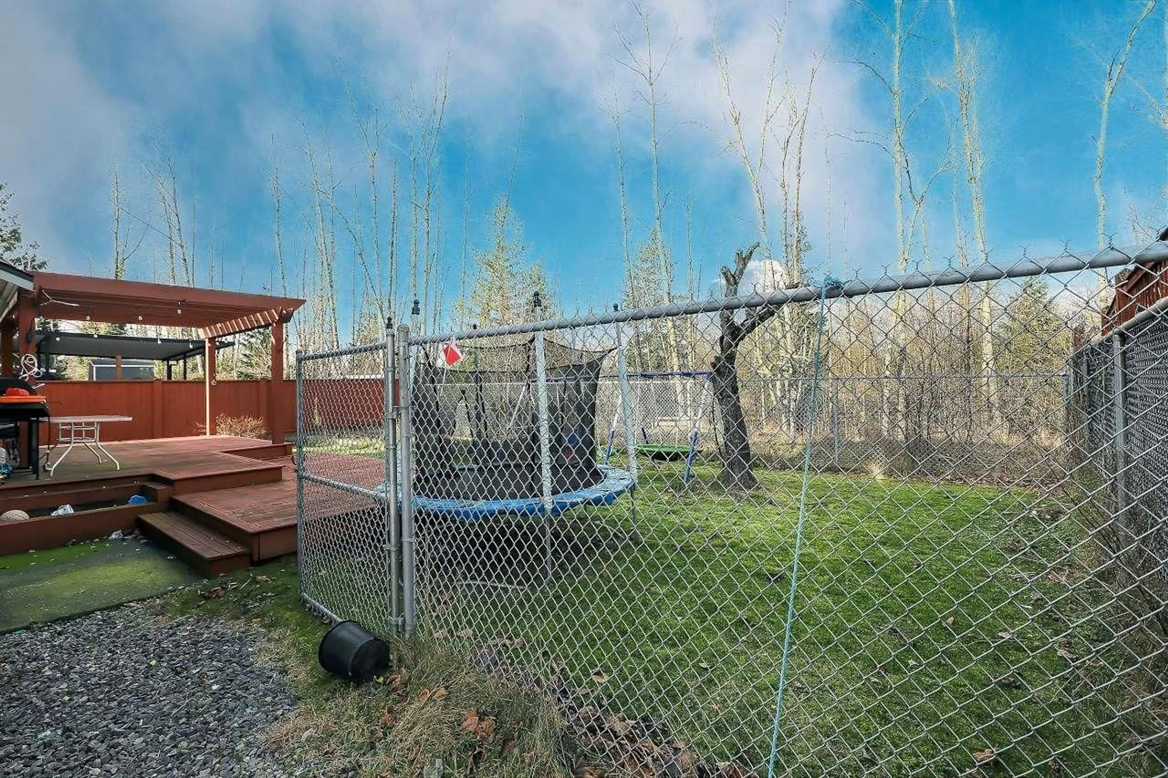 Patio, unknown for 32275 CLINTON AVENUE, Abbotsford British Columbia V2T5B3