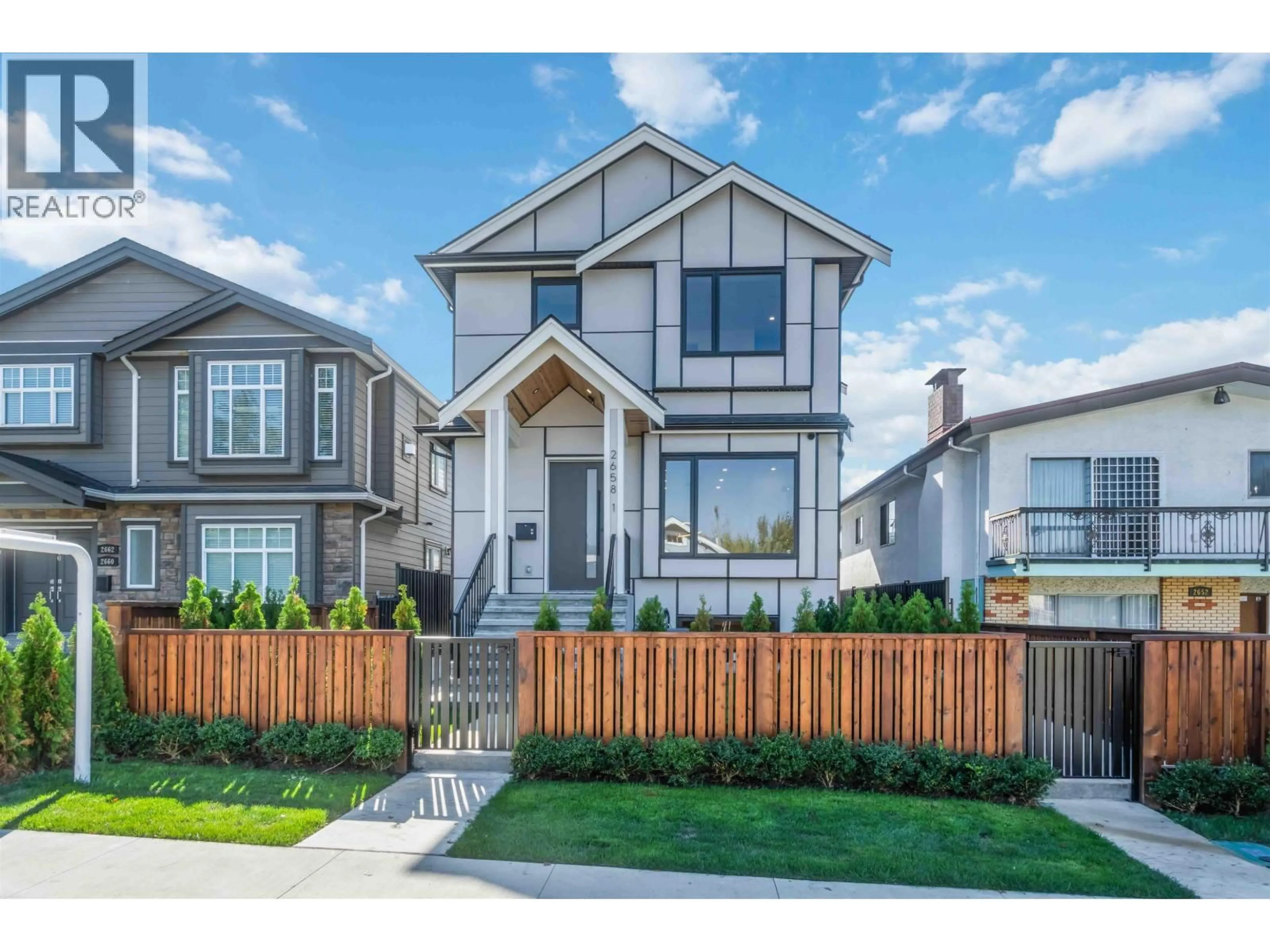 Home with vinyl exterior material, street for 1 - 2658 DUNDAS STREET, Vancouver British Columbia V5K1P9