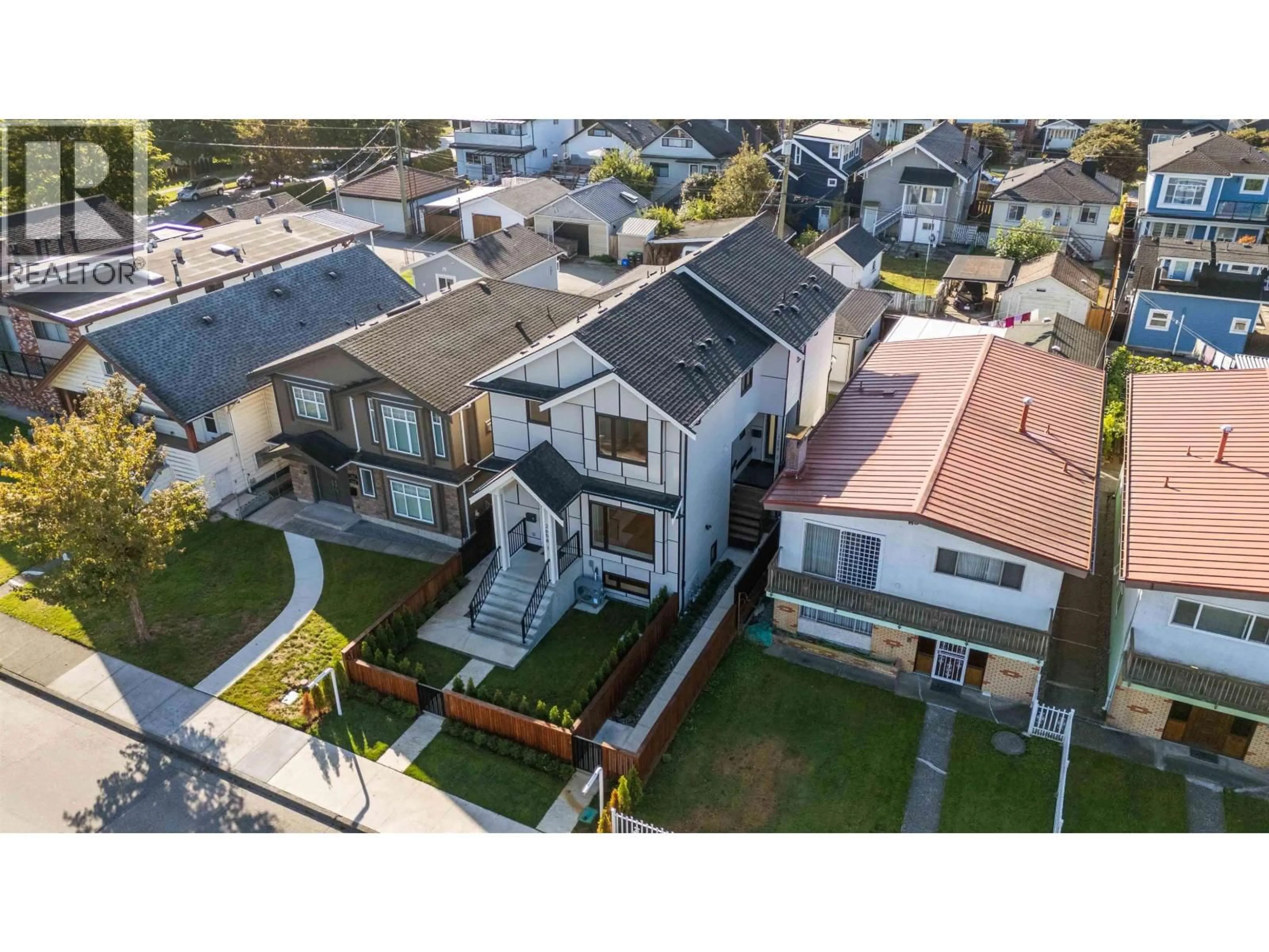 A pic from outside/outdoor area/front of a property/back of a property/a pic from drone, street for 1 - 2658 DUNDAS STREET, Vancouver British Columbia V5K1P9