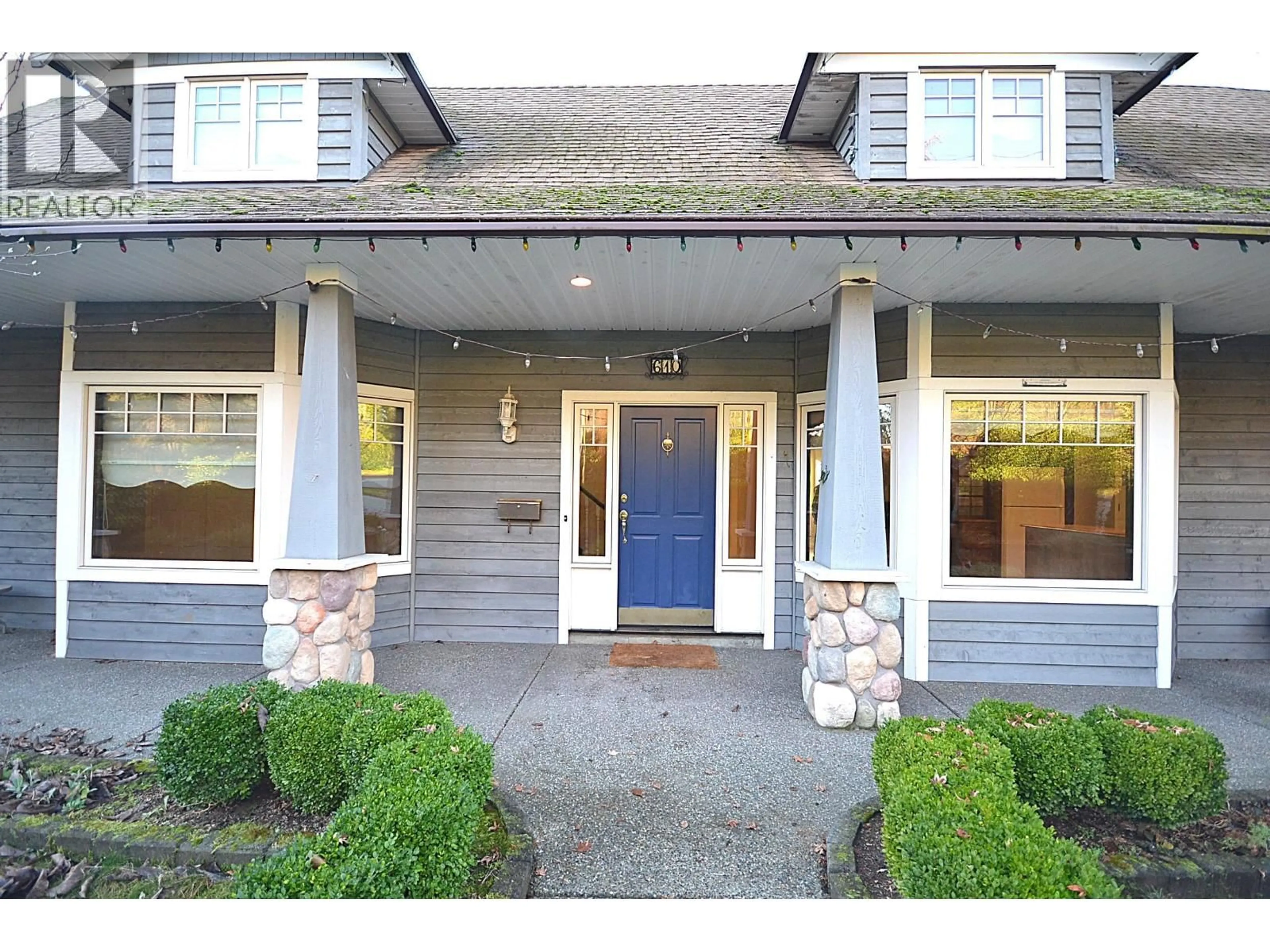 Indoor entryway for 610 ROBINSON STREET, Coquitlam British Columbia V3J4E3