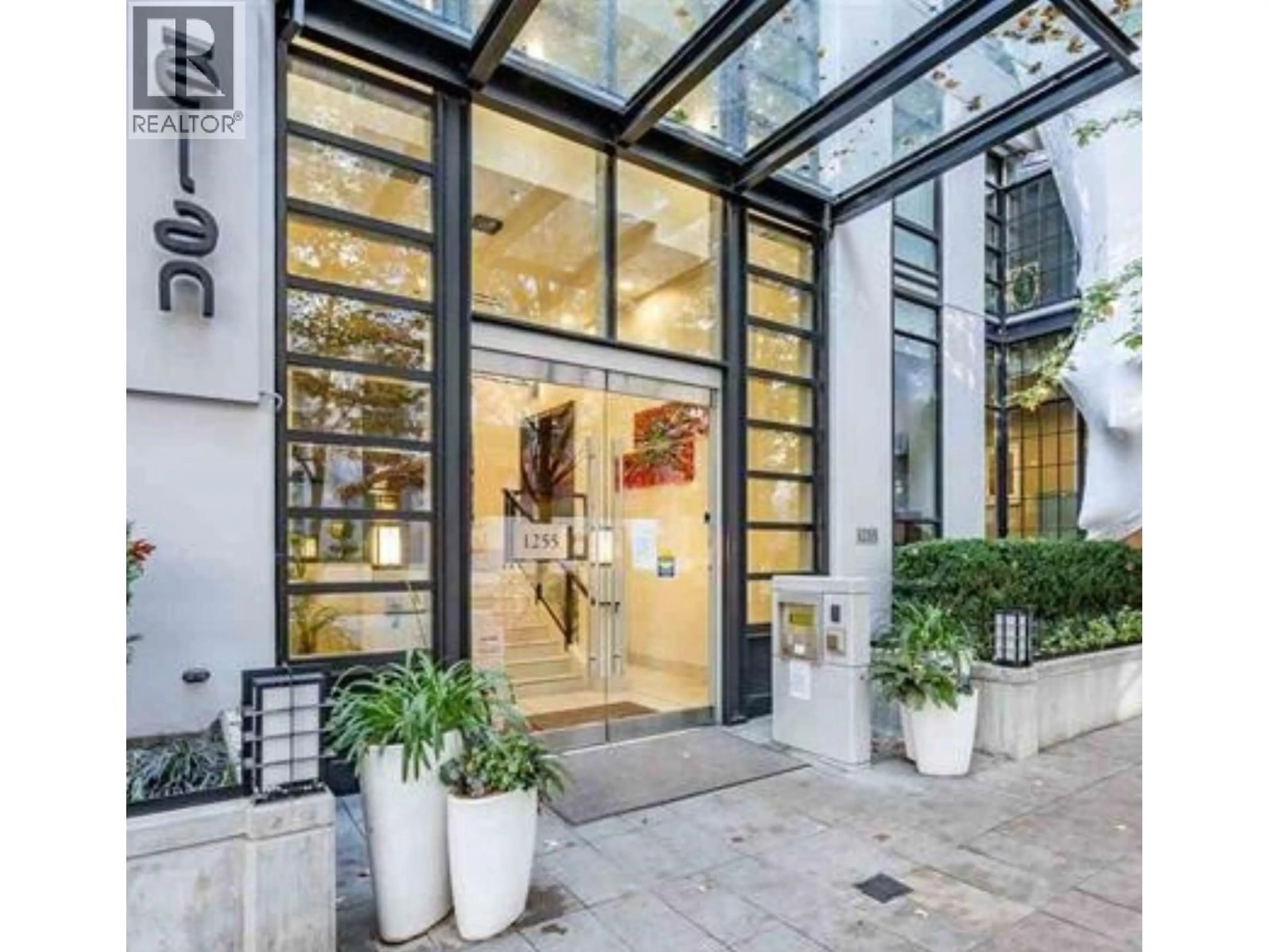 Indoor foyer for 302 - 1255 SEYMOUR STREET, Vancouver British Columbia V6B0H1