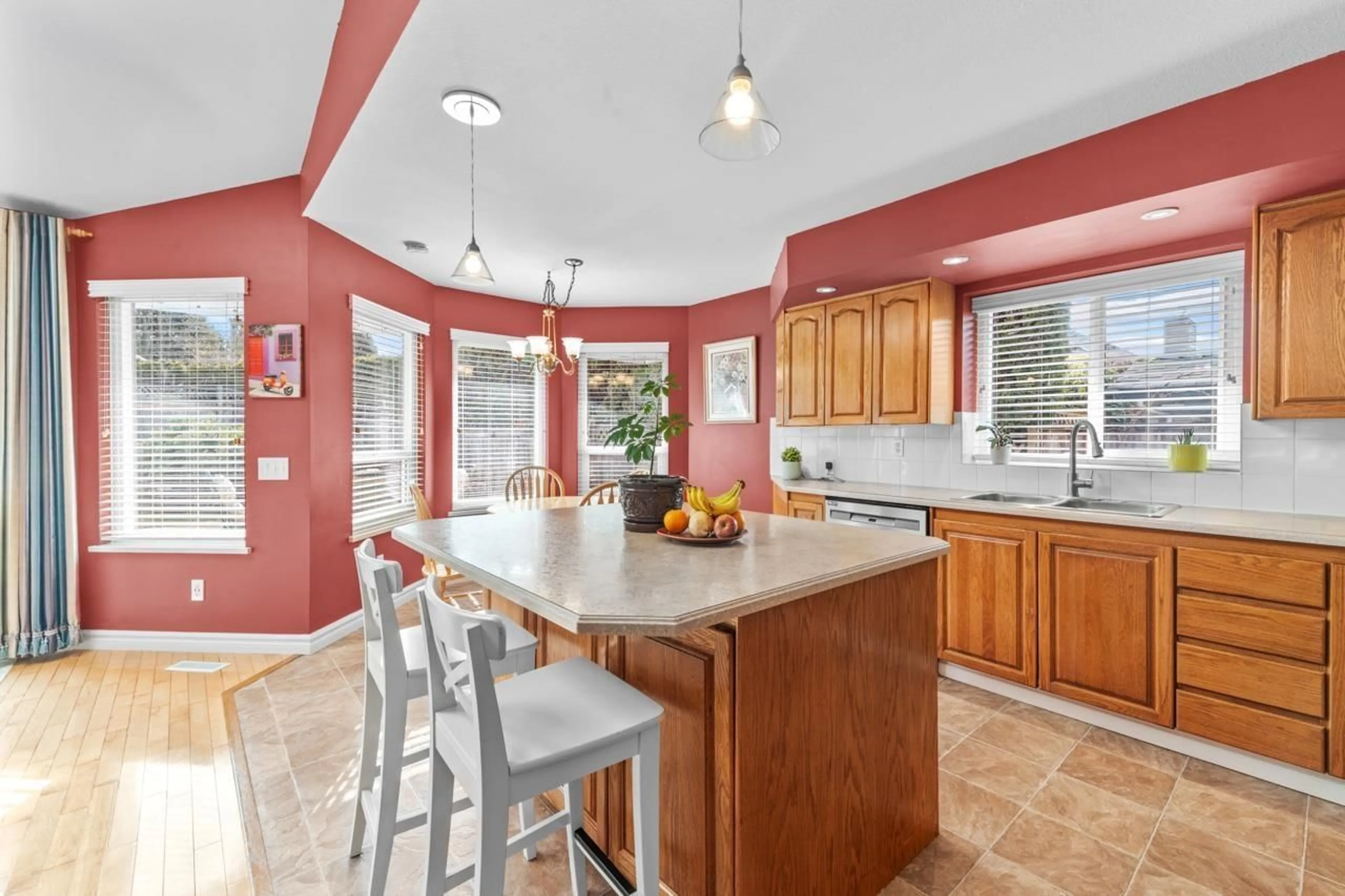 Open concept kitchen, ceramic/tile floor for 1968 129 STREET, Surrey British Columbia V4A8K7