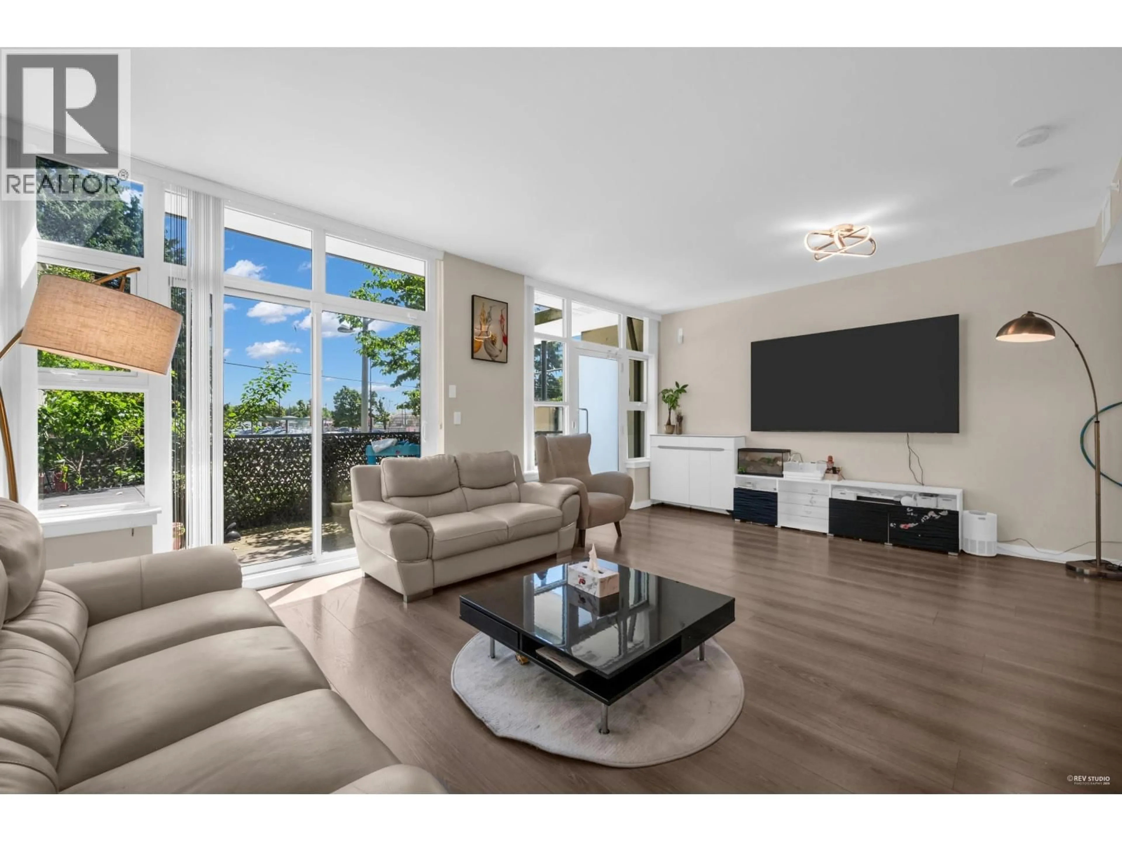 Living room with furniture, unknown for 16 - 8677 CAPSTAN WAY, Richmond British Columbia V6X0N6