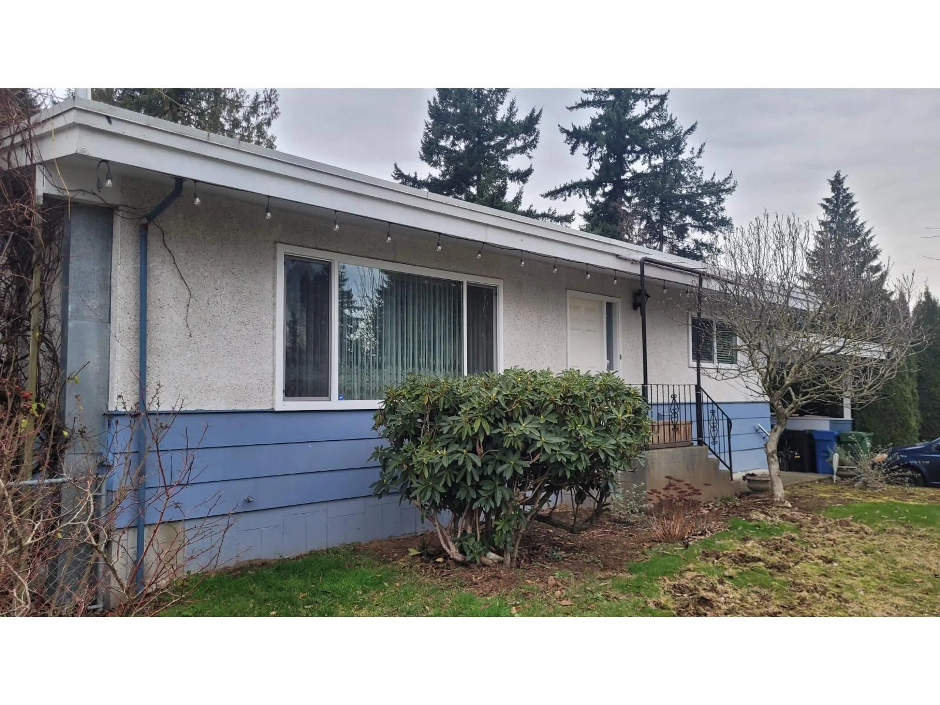 Home with vinyl exterior material, street for 2883 PRINCESS STREET, Abbotsford British Columbia V2T2S7