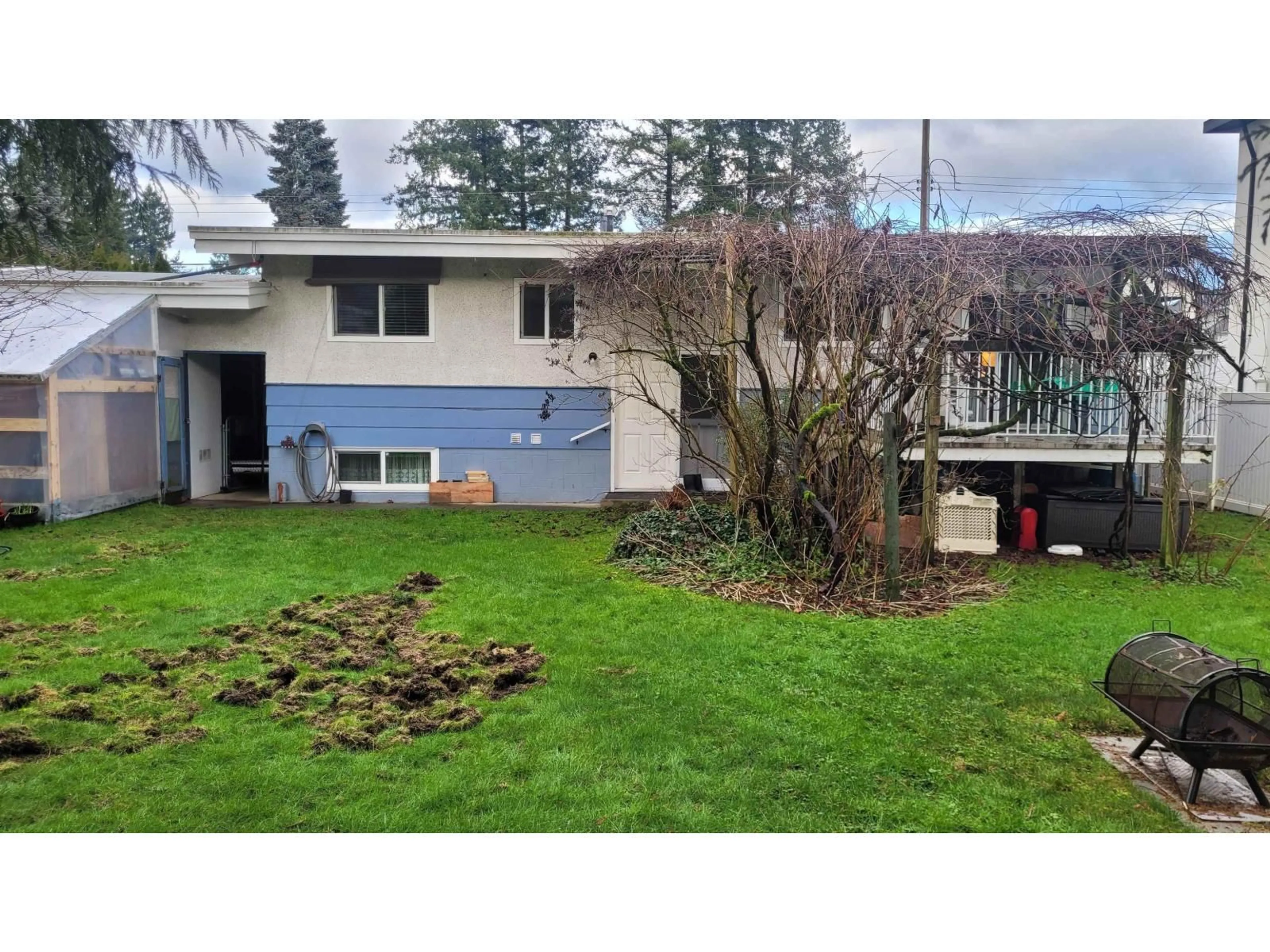 A pic from outside/outdoor area/front of a property/back of a property/a pic from drone, unknown for 2883 PRINCESS STREET, Abbotsford British Columbia V2T2S7