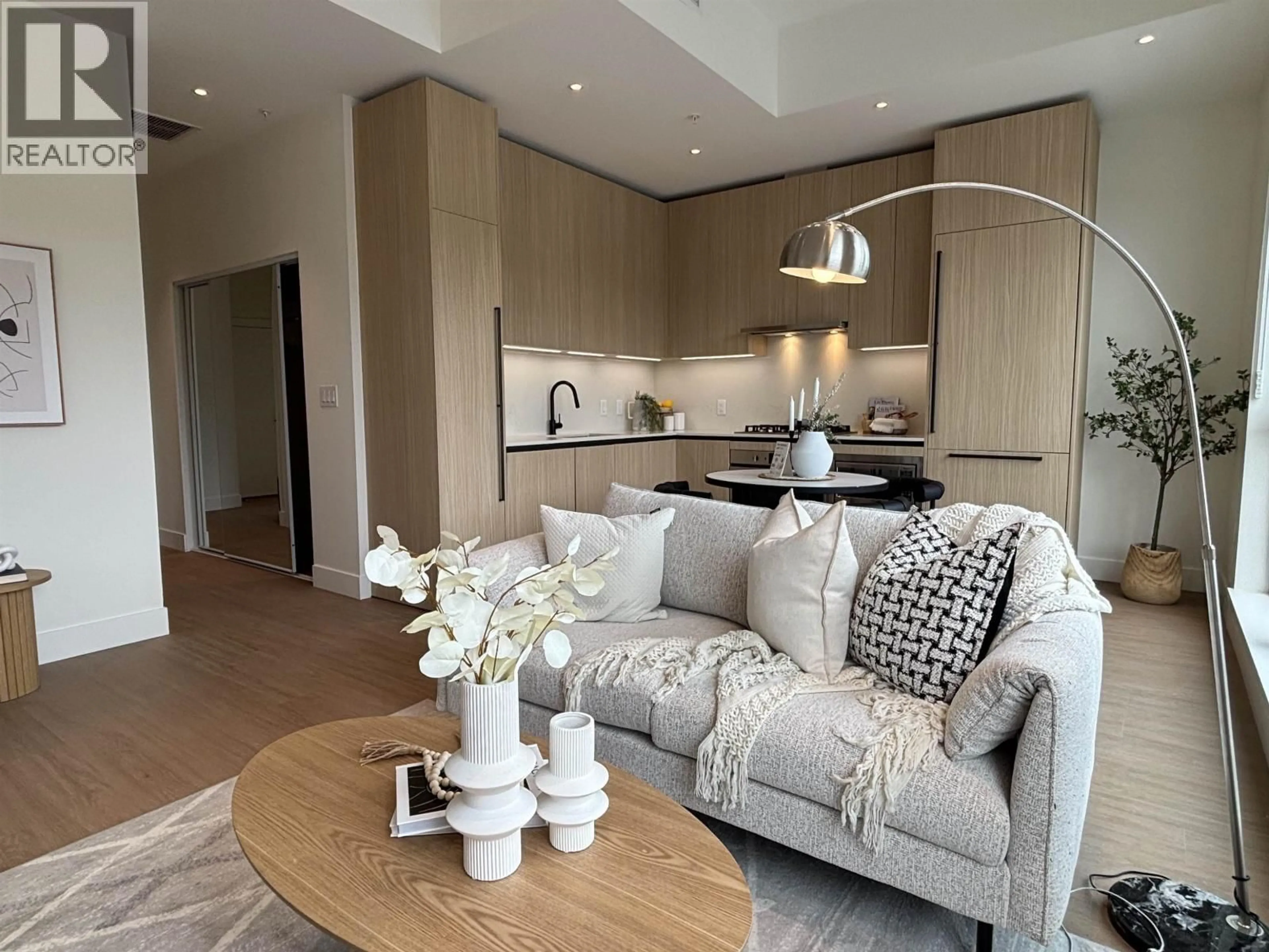 Unknown for 601 - 2235 BROADWAY, Vancouver British Columbia V5N0J5