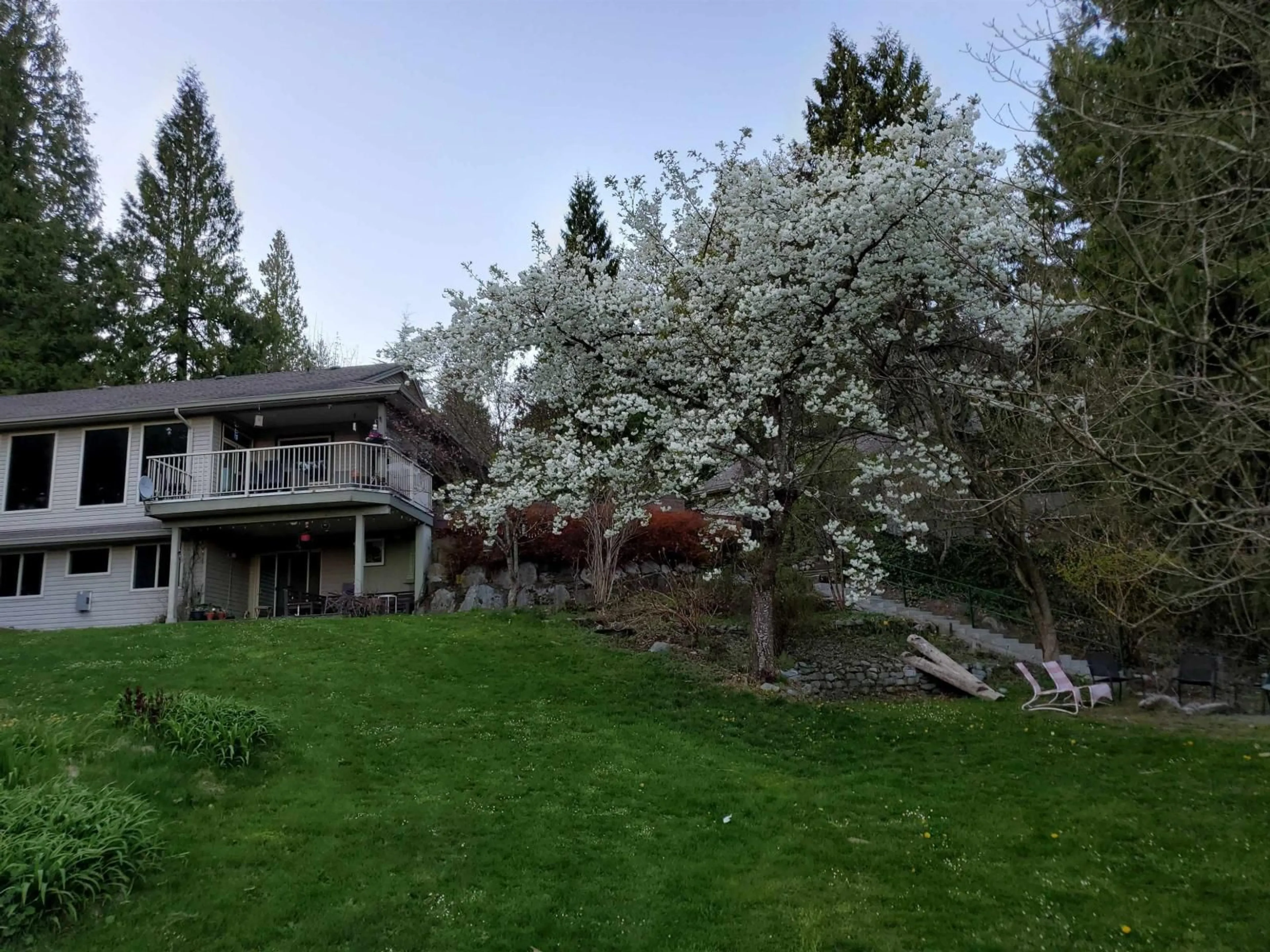 A pic from outside/outdoor area/front of a property/back of a property/a pic from drone, unknown for 31730 VIEWCREST AVENUE, Mission British Columbia V4S1E7