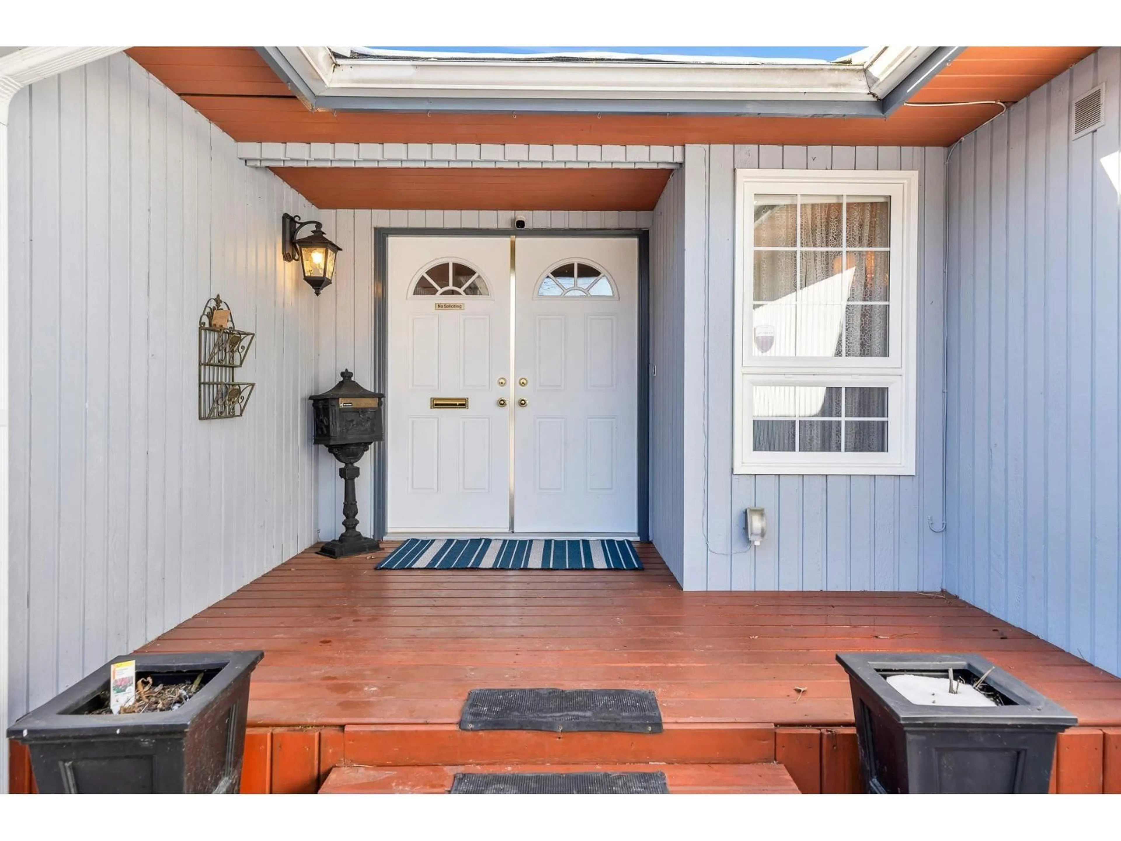 Indoor entryway for 1753 146 STREET, Surrey British Columbia V4A5V4