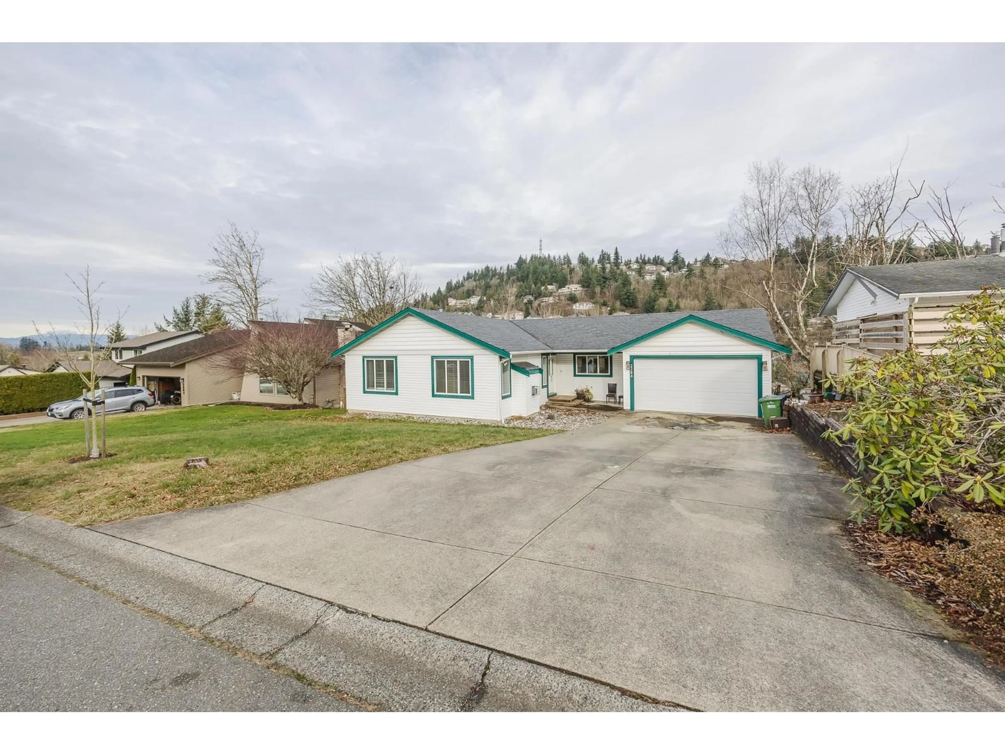 A pic from outside/outdoor area/front of a property/back of a property/a pic from drone, street for 2284 ORCHARD DRIVE, Abbotsford British Columbia V3G2B7