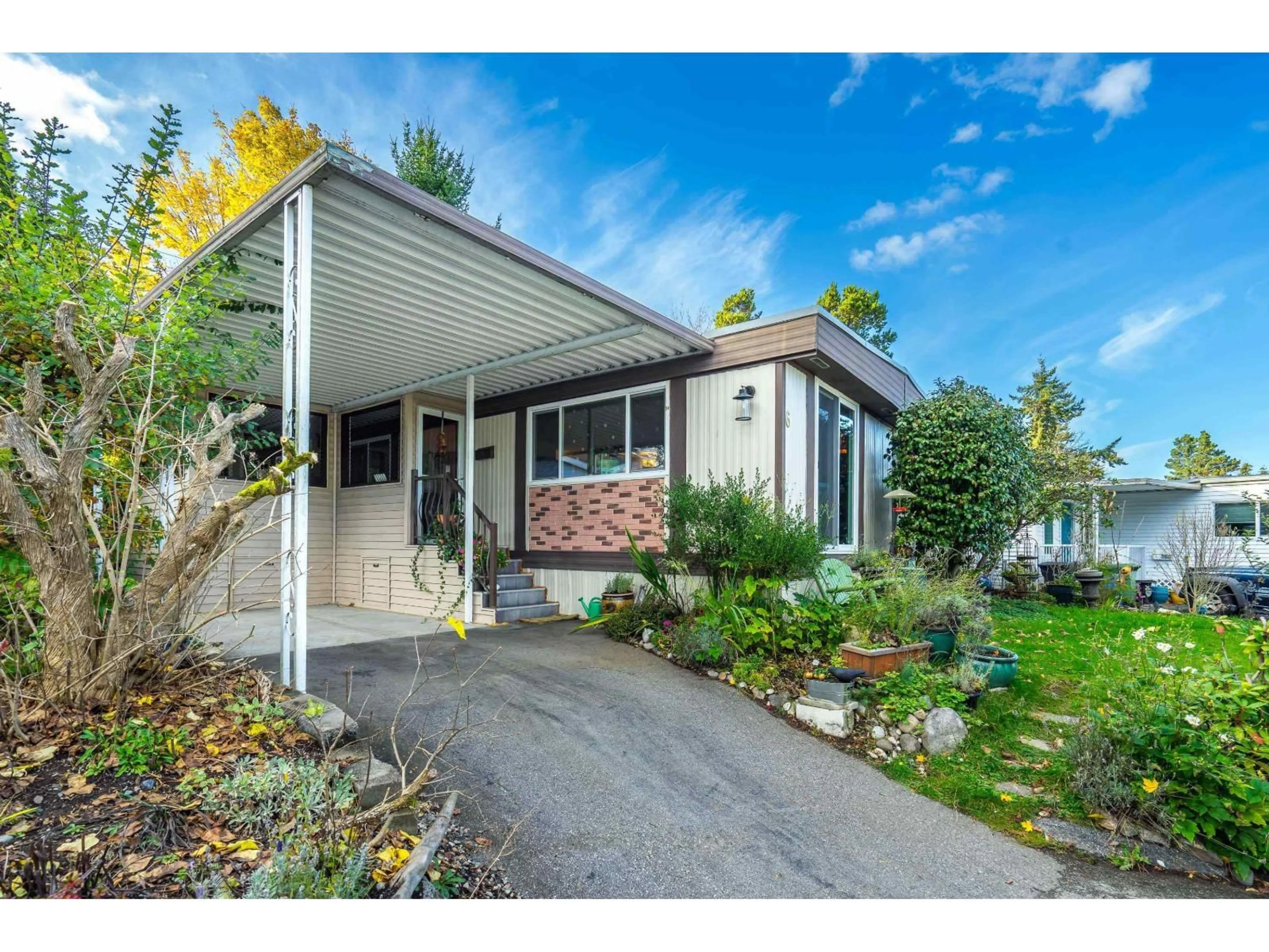 Home with vinyl exterior material, street for 6 - 1840 160 STREET, Surrey British Columbia V4A4X4