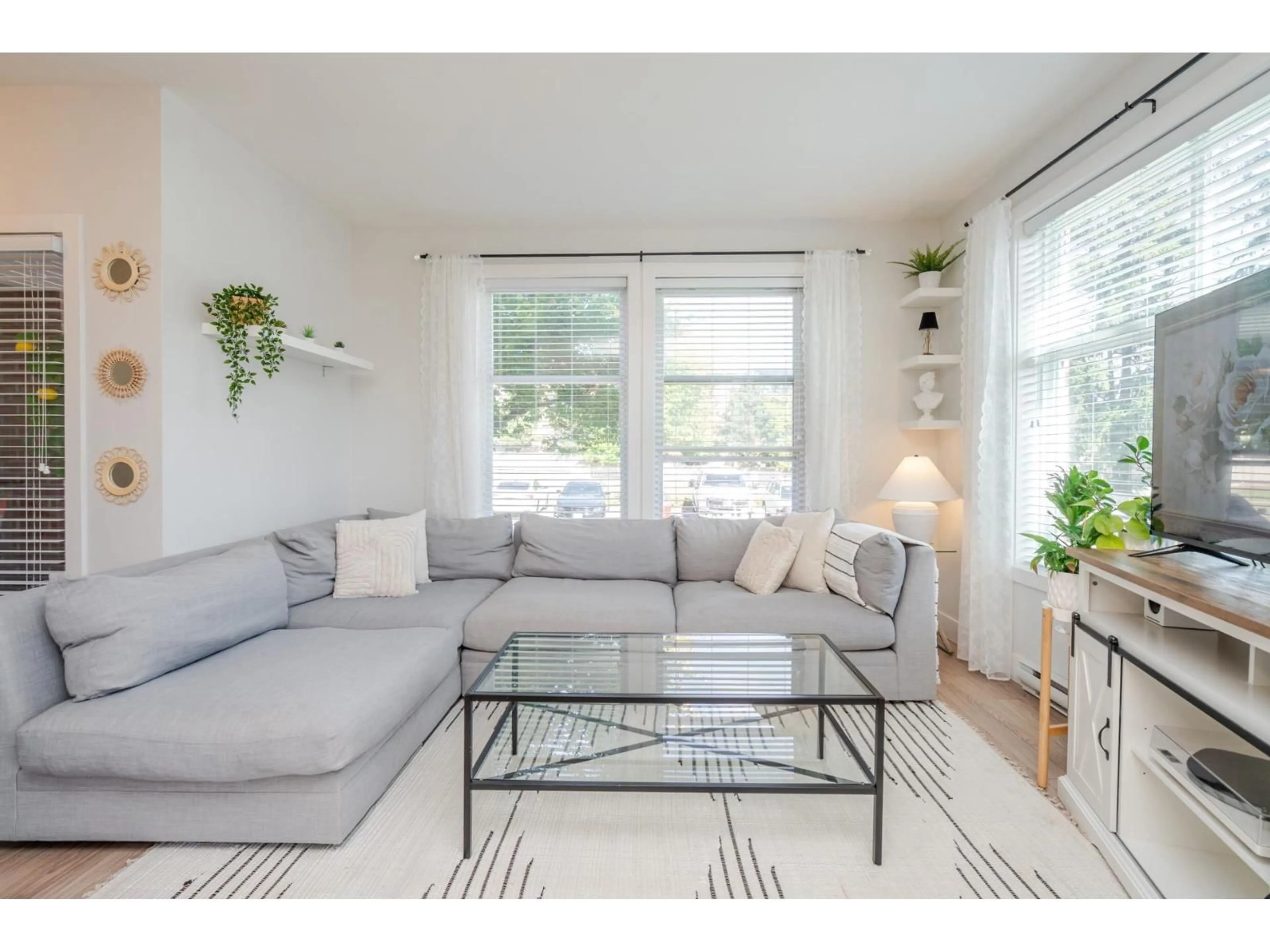 Living room with furniture, unknown for 105 - 15956 86A AVENUE, Surrey British Columbia V4N6N8