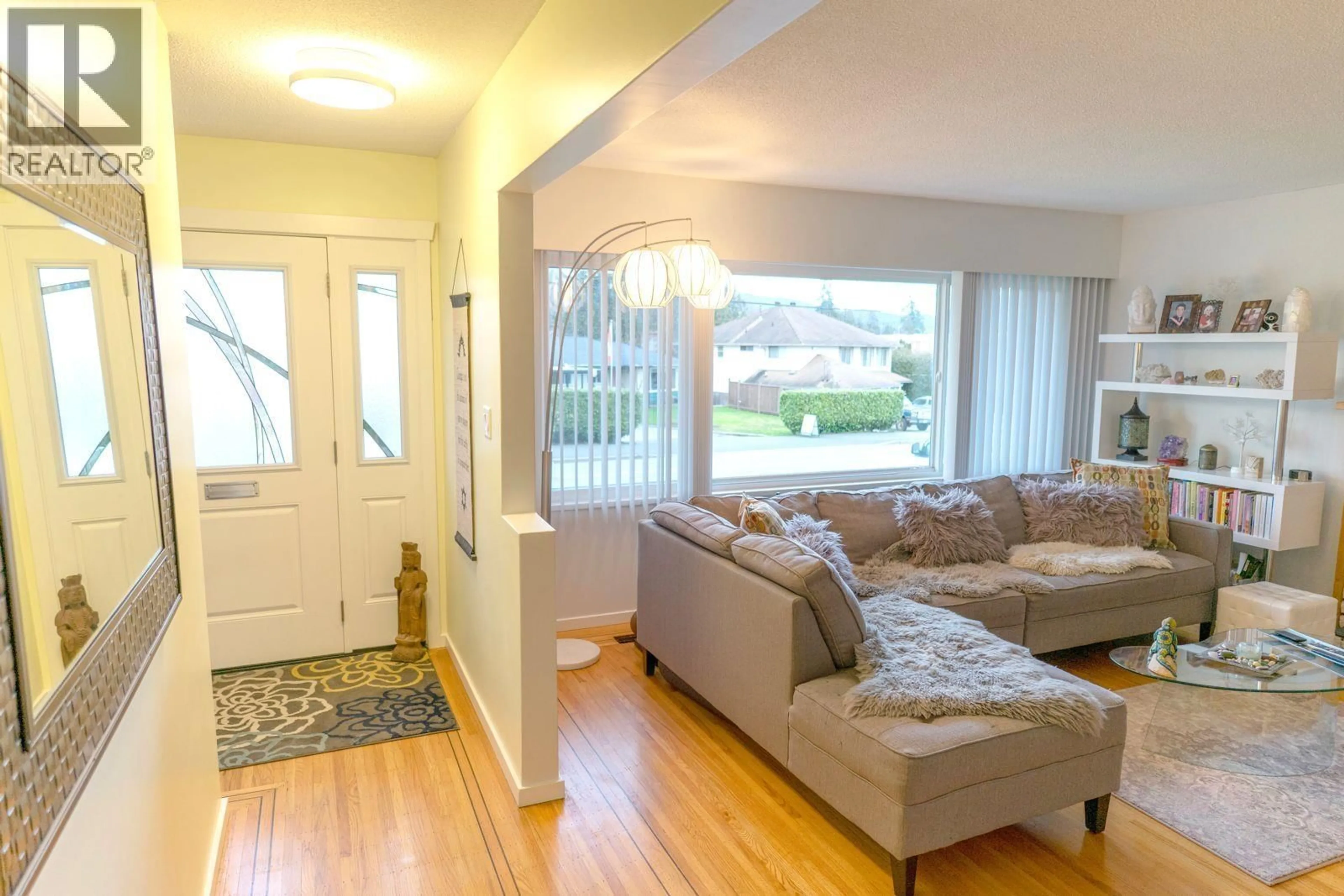 Living room with furniture, unknown for 21776 MOUNTAINVIEW CRESCENT, Maple Ridge British Columbia V2X3V1