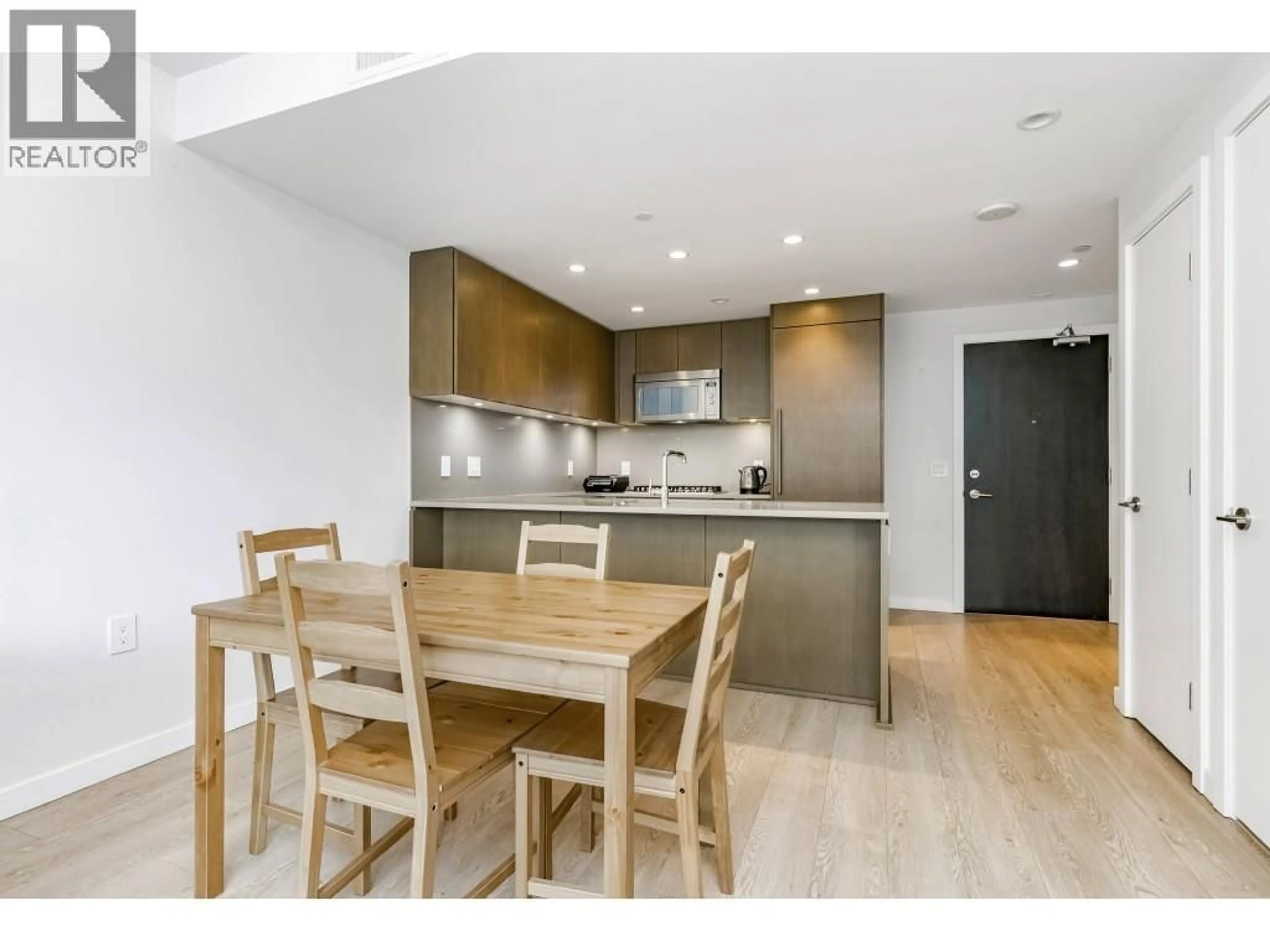 Standard kitchen, wood/laminate floor for 1401 - 112 13TH STREET, North Vancouver British Columbia V7L0E4