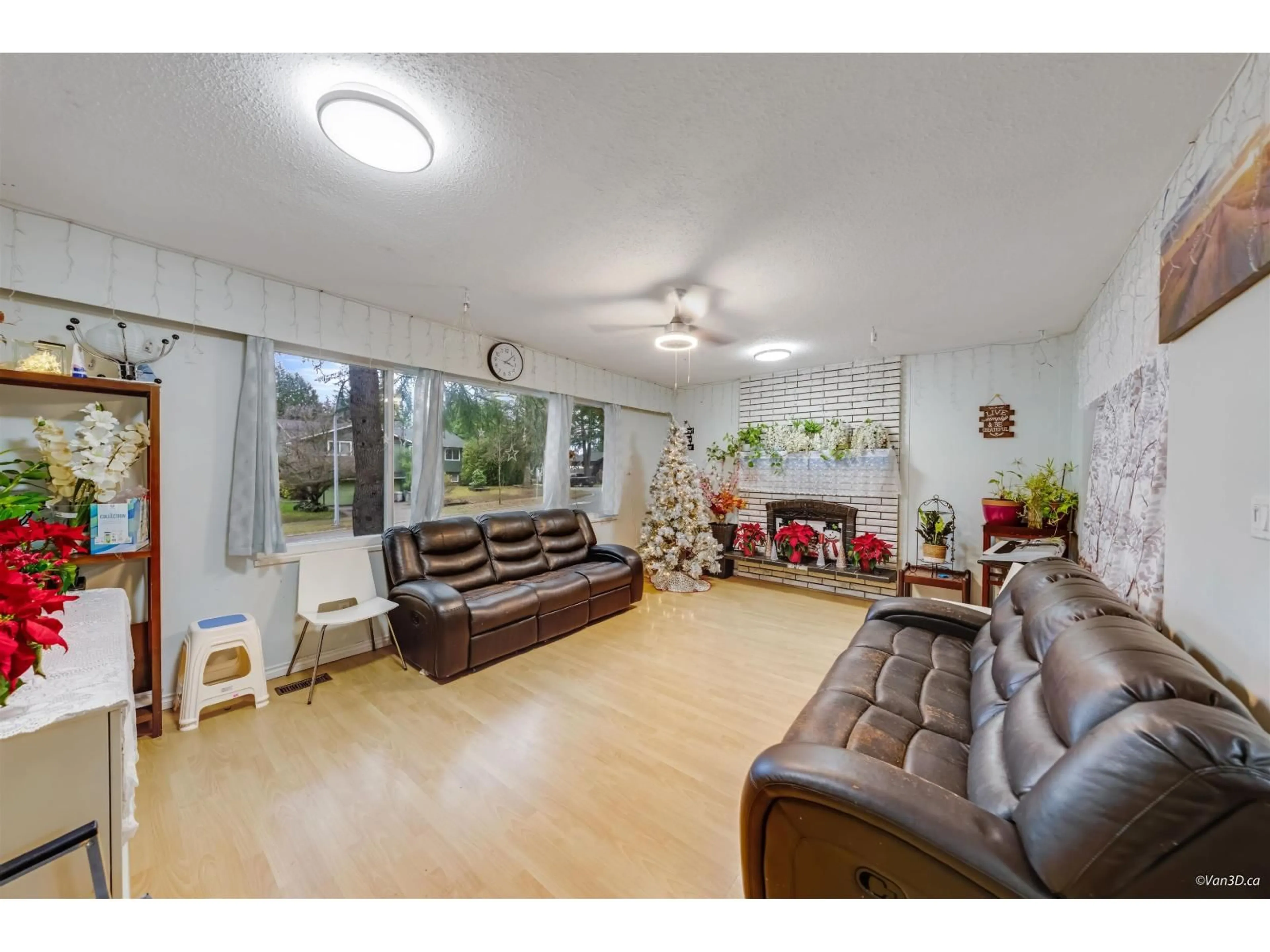 Living room with furniture, unknown for 14436 102B AVENUE, Surrey British Columbia V3R6M7