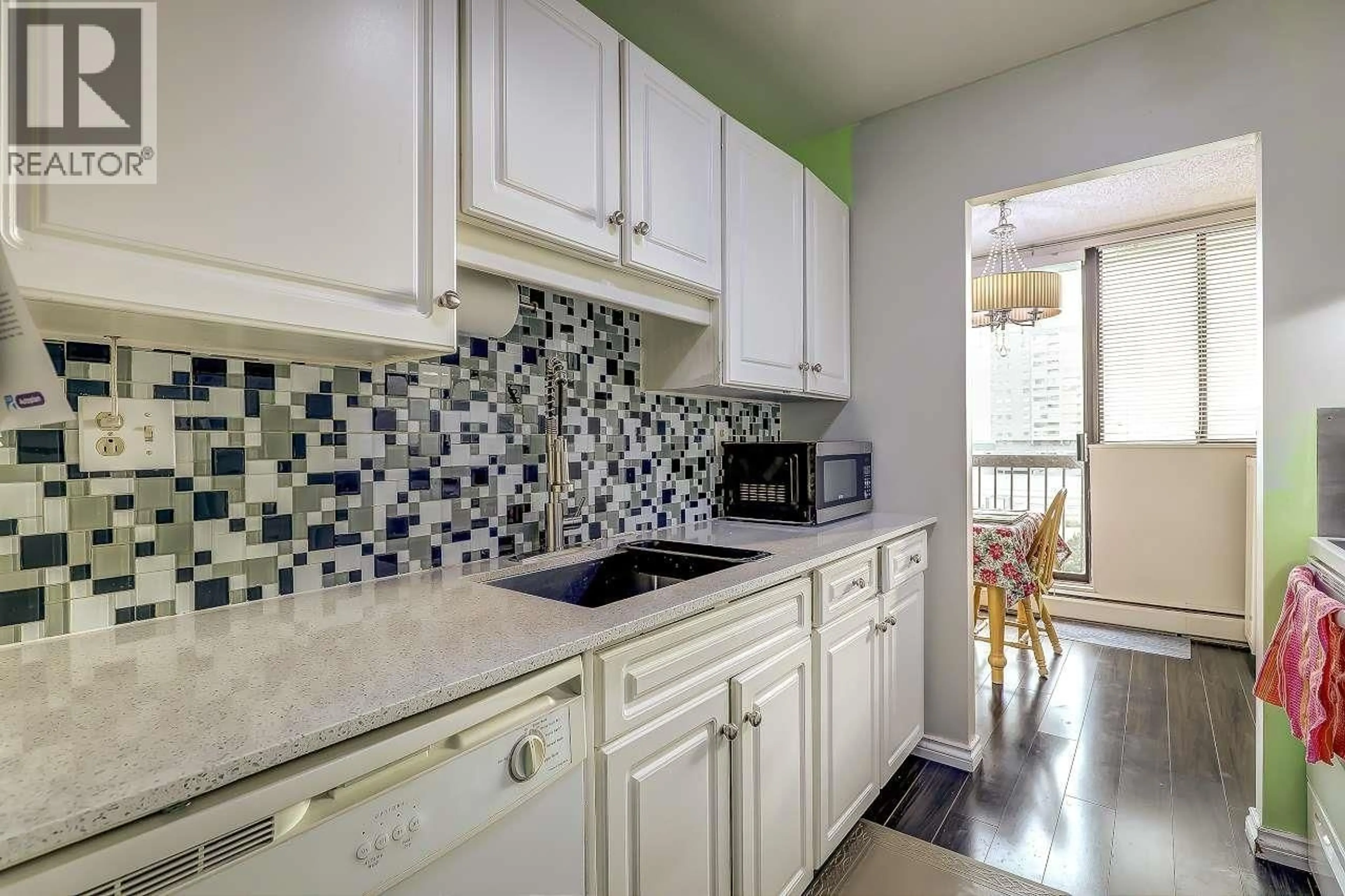 Standard kitchen, ceramic/tile floor for 906 - 620 SEVENTH AVENUE, New Westminster British Columbia V3M5T6