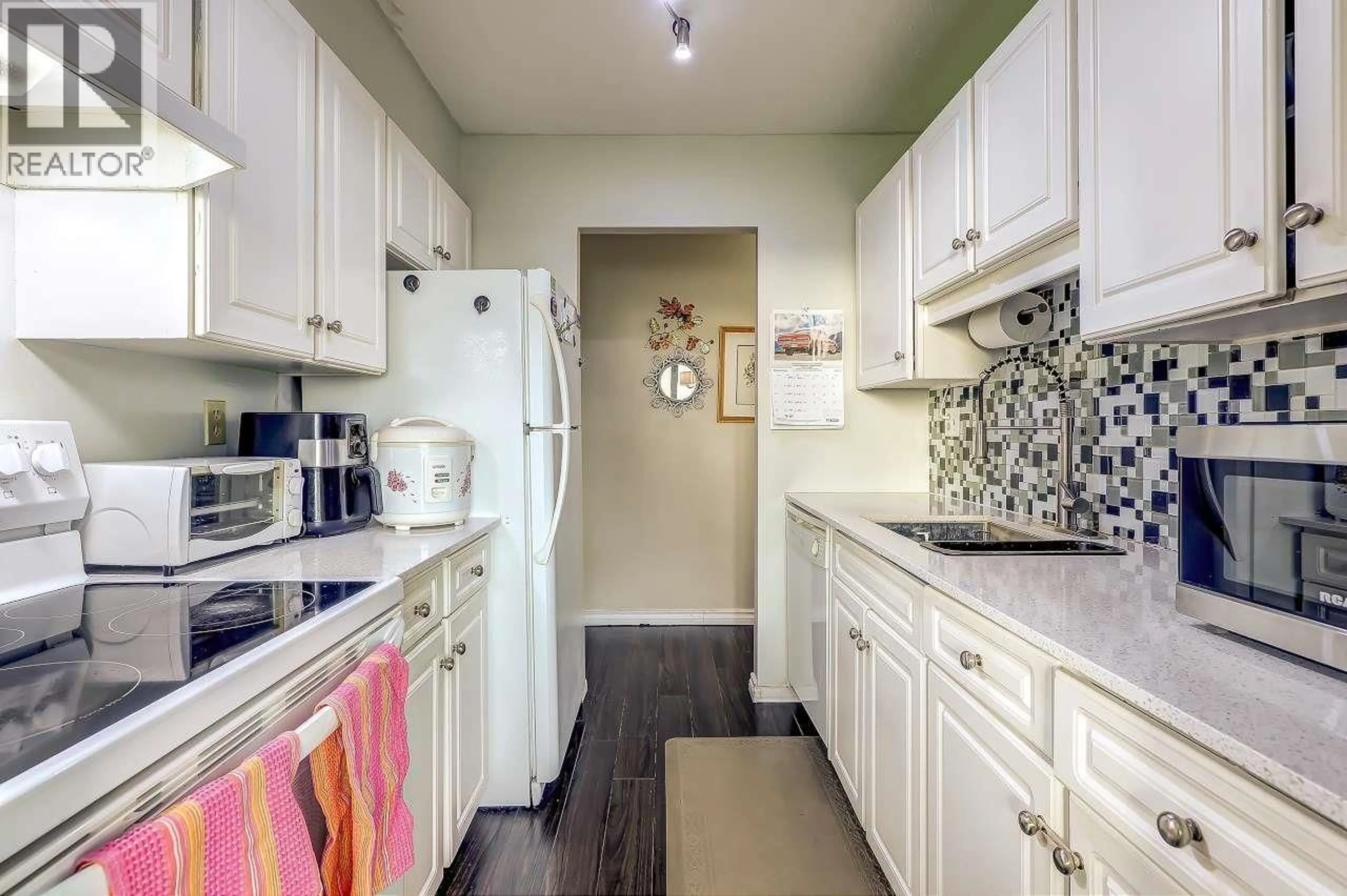 Standard kitchen, unknown for 906 - 620 SEVENTH AVENUE, New Westminster British Columbia V3M5T6