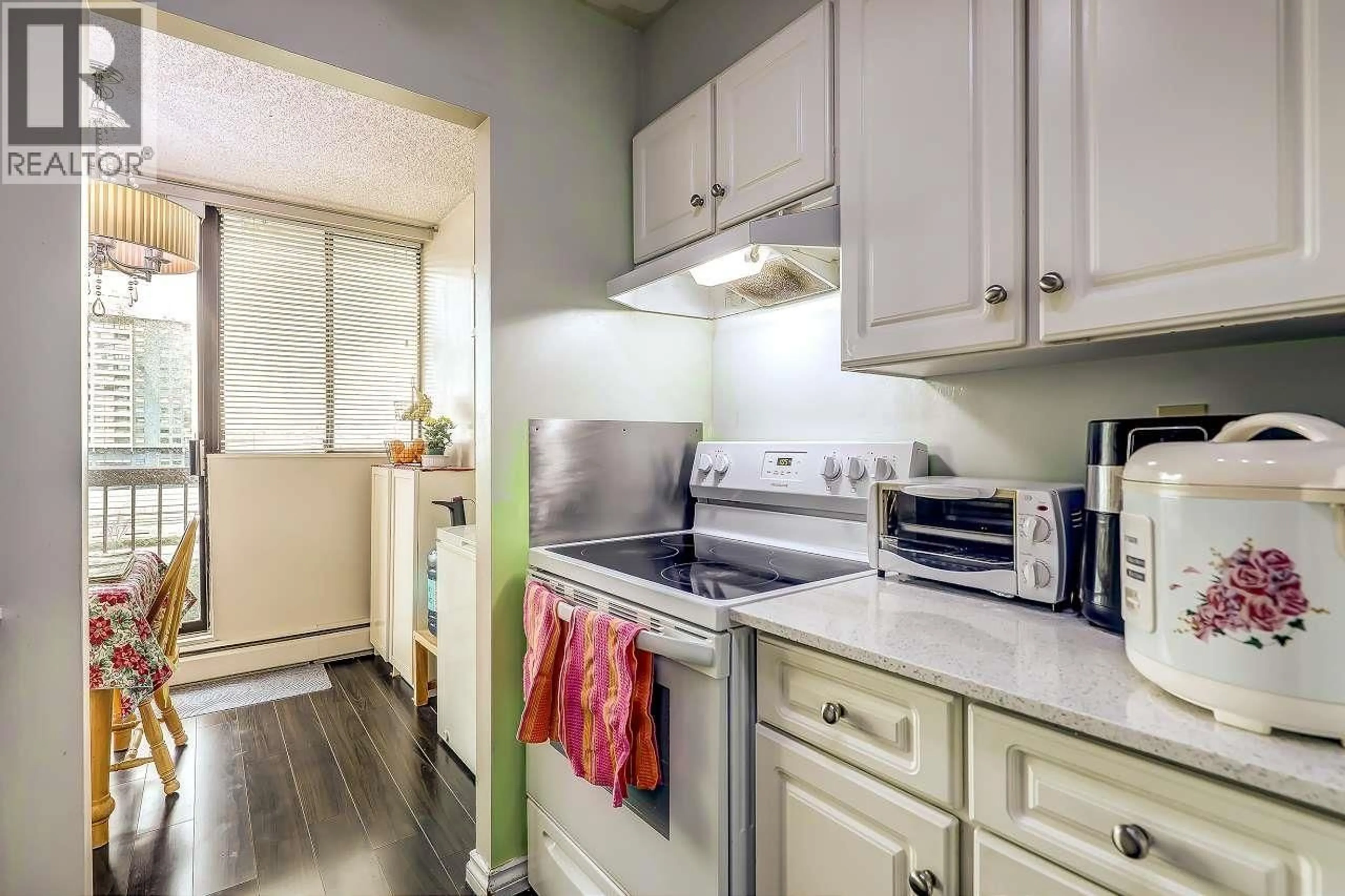 Standard kitchen, unknown for 906 - 620 SEVENTH AVENUE, New Westminster British Columbia V3M5T6
