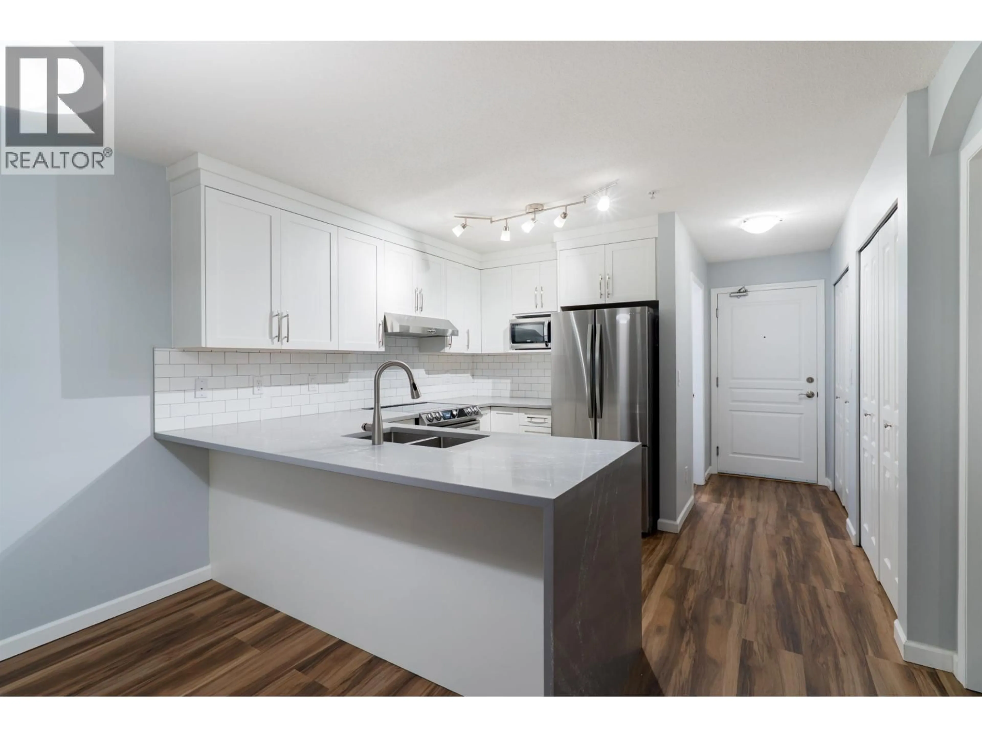 Open concept kitchen, wood/laminate floor for 113 - 3388 MORREY COURT, Burnaby British Columbia V3J7Y5