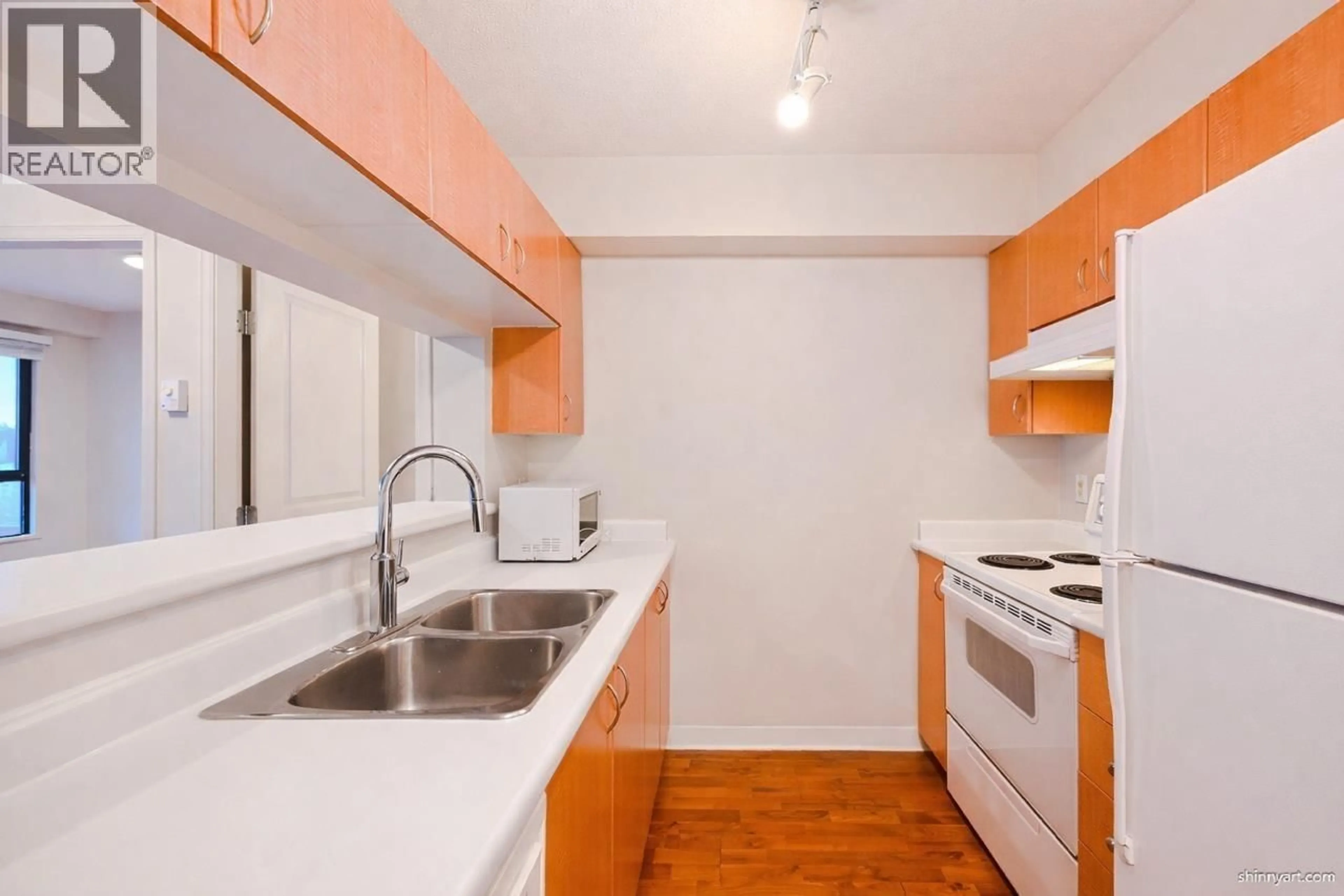 Standard kitchen, unknown for 1902 - 5288 MELBOURNE STREET, Vancouver British Columbia V5R6E6