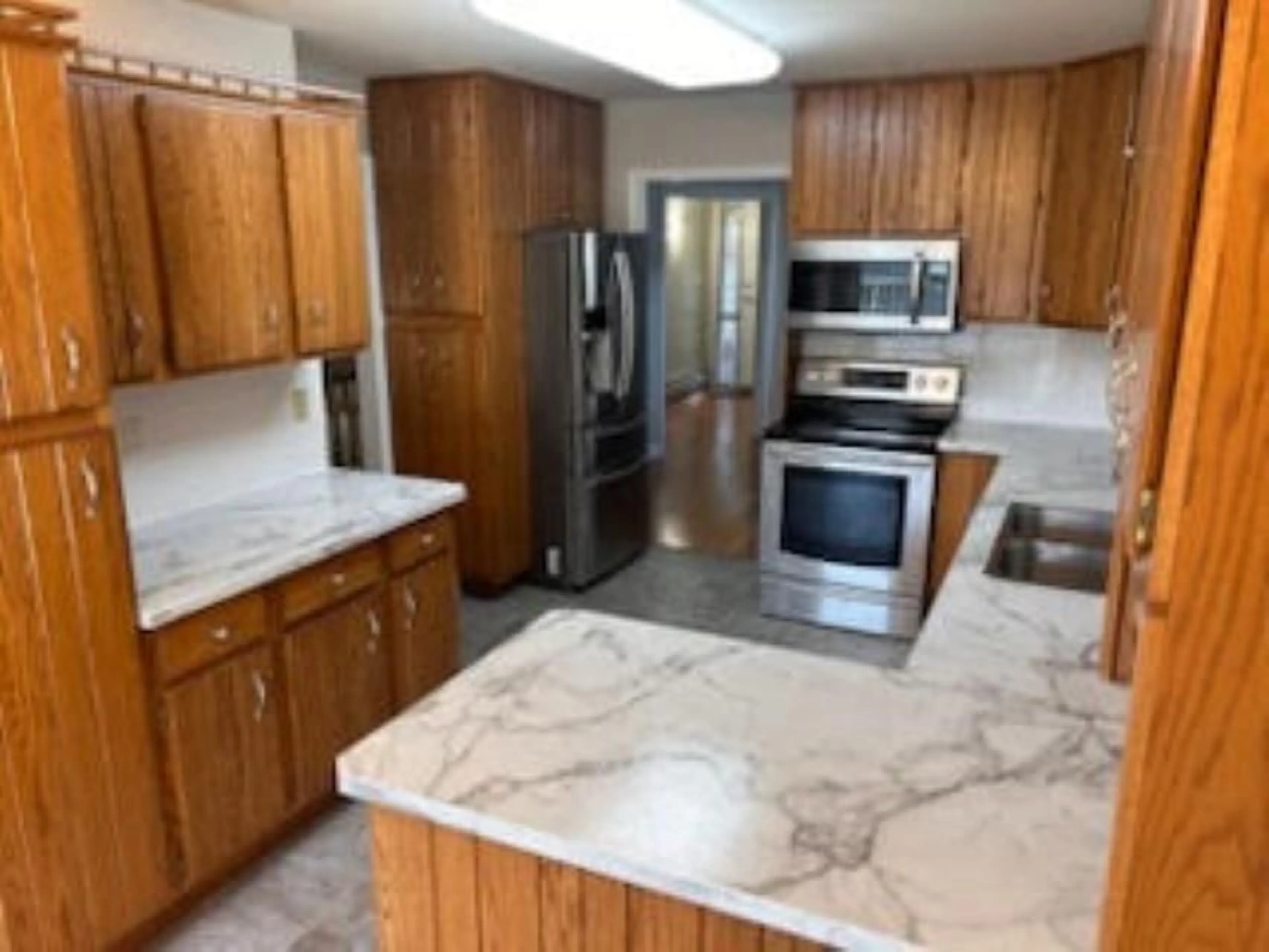 Open concept kitchen, ceramic/tile floor for 9 - 3054 TRAFALGAR STREET, Abbotsford British Columbia V2S7X6