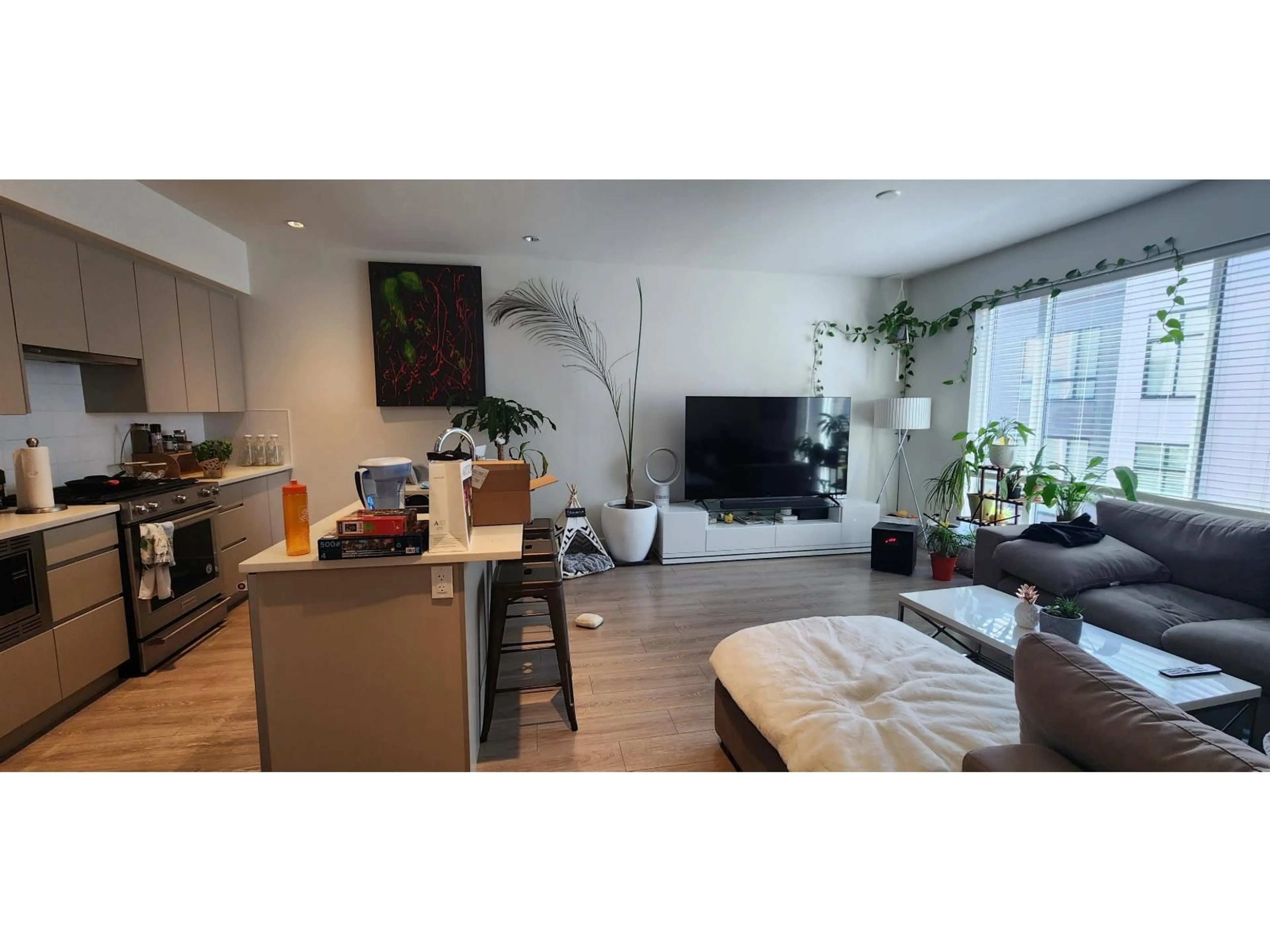 Living room with furniture, wood/laminate floor for 140 - 16433 19 AVENUE, Surrey British Columbia V3Z0Z1