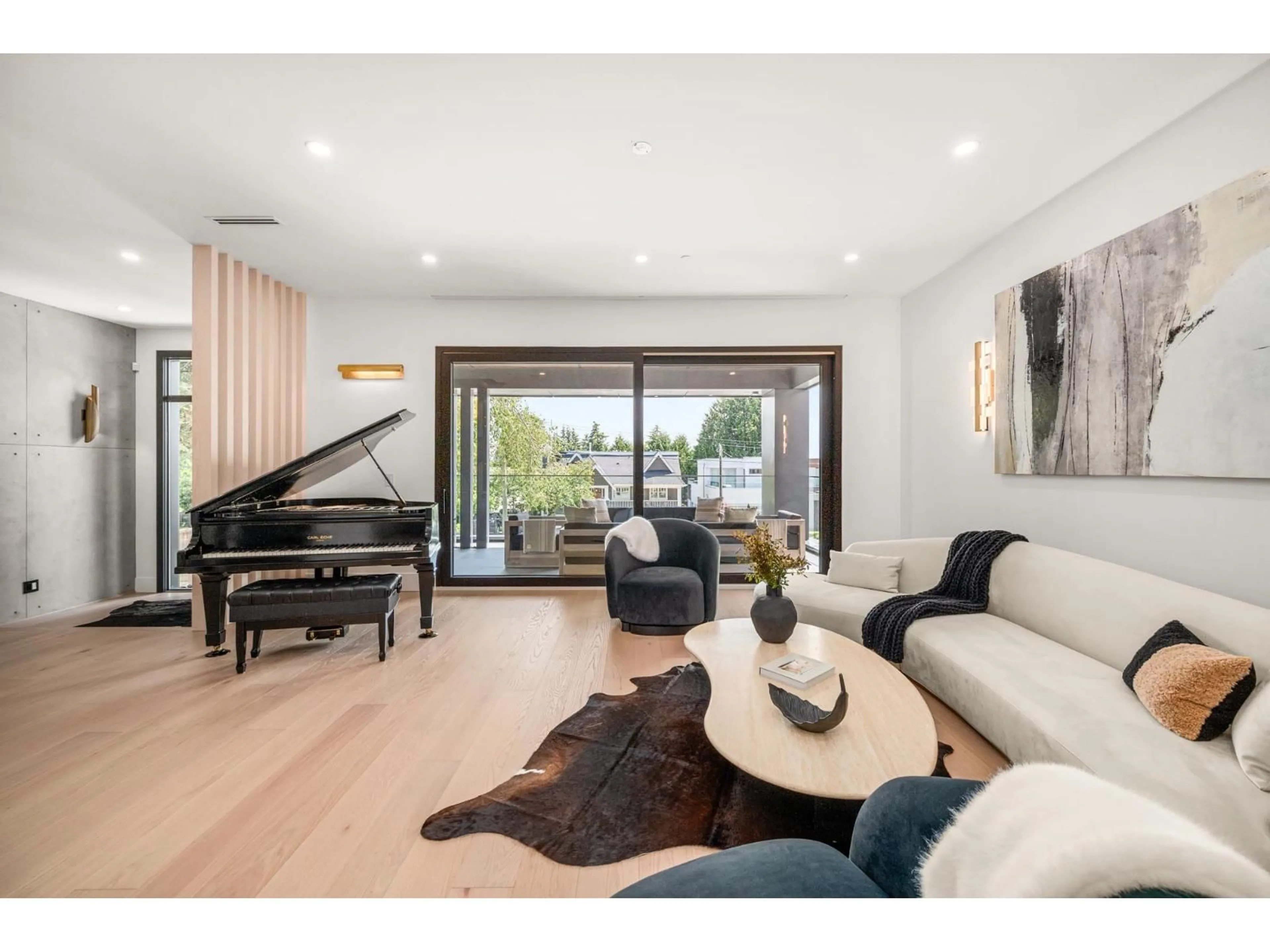 Living room with furniture, wood/laminate floor for 1265 KENT STREET, White Rock British Columbia V4B4T6