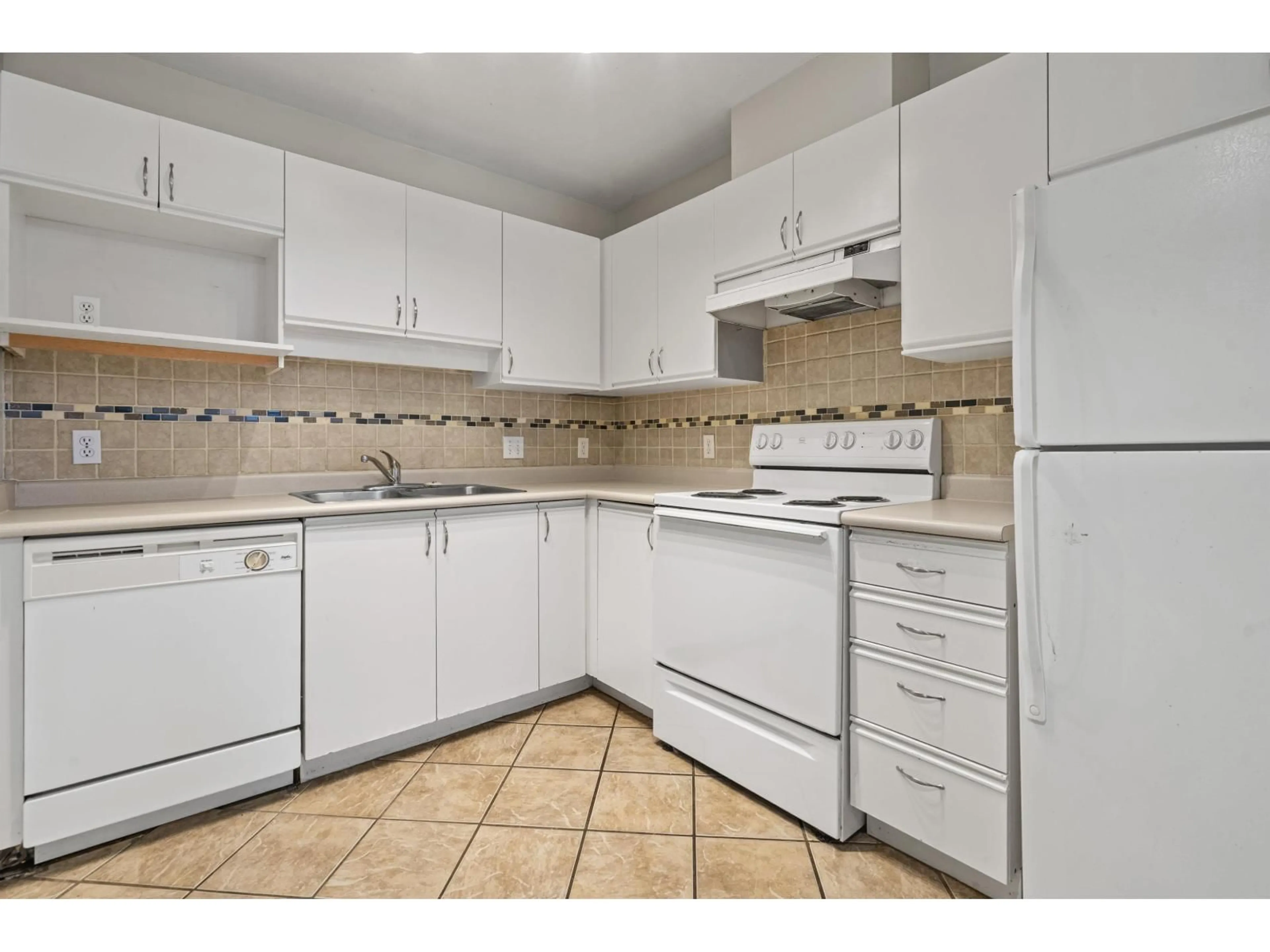 Standard kitchen, ceramic/tile floor for 305 - 33839 MARSHALL ROAD, Abbotsford British Columbia V2S1L6