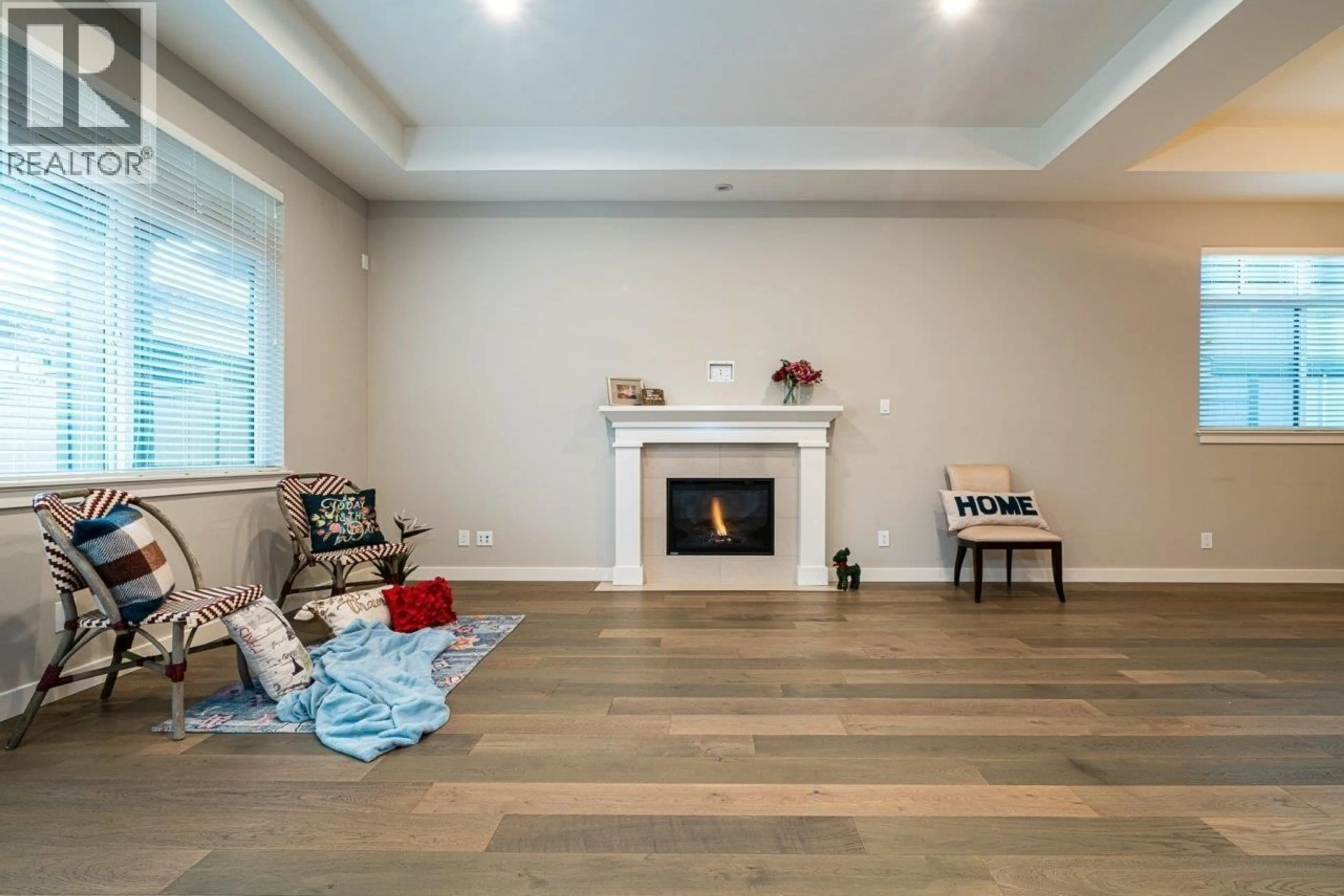 Living room with furniture, wood/laminate floor for 4901 CEDAR SPRINGS DRIVE, Tsawwassen British Columbia V4M0A7