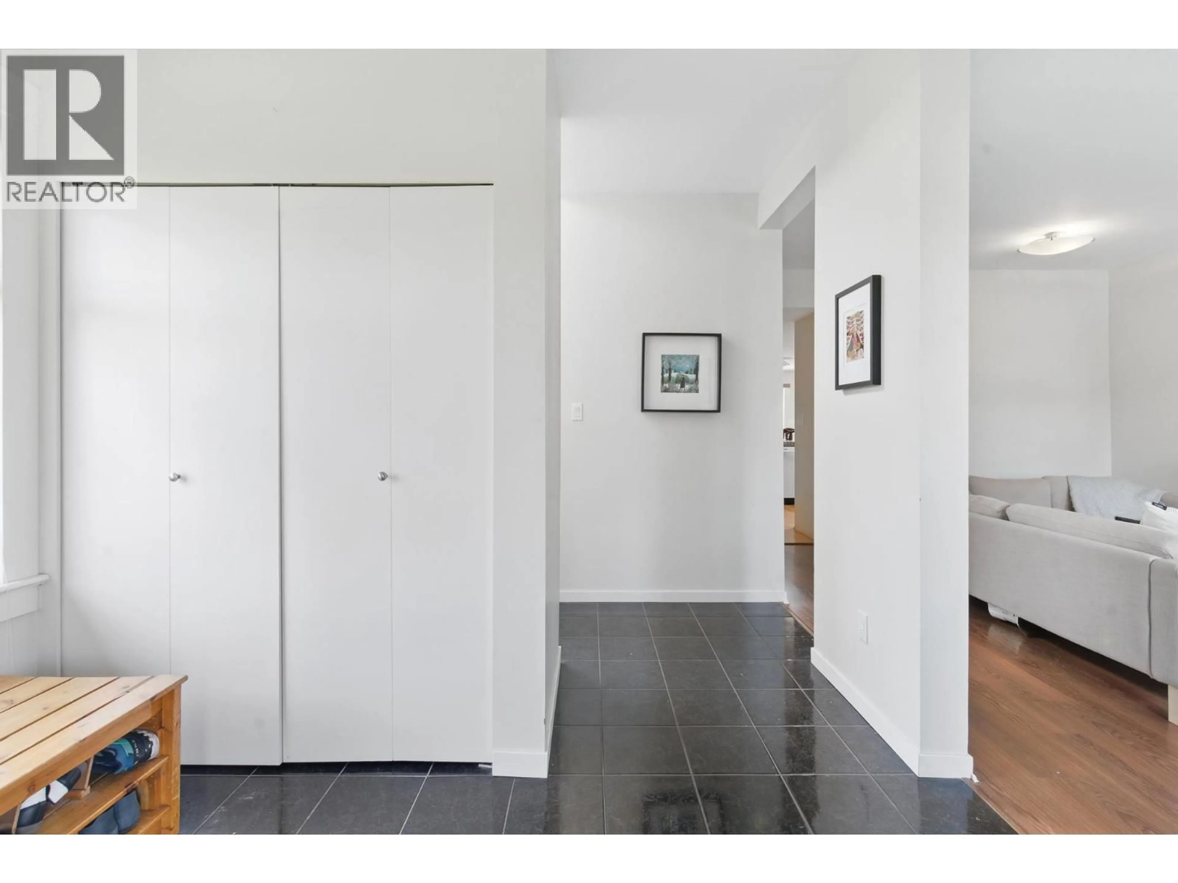 Indoor entryway for 2968 20TH AVENUE, Vancouver British Columbia V6L1H5