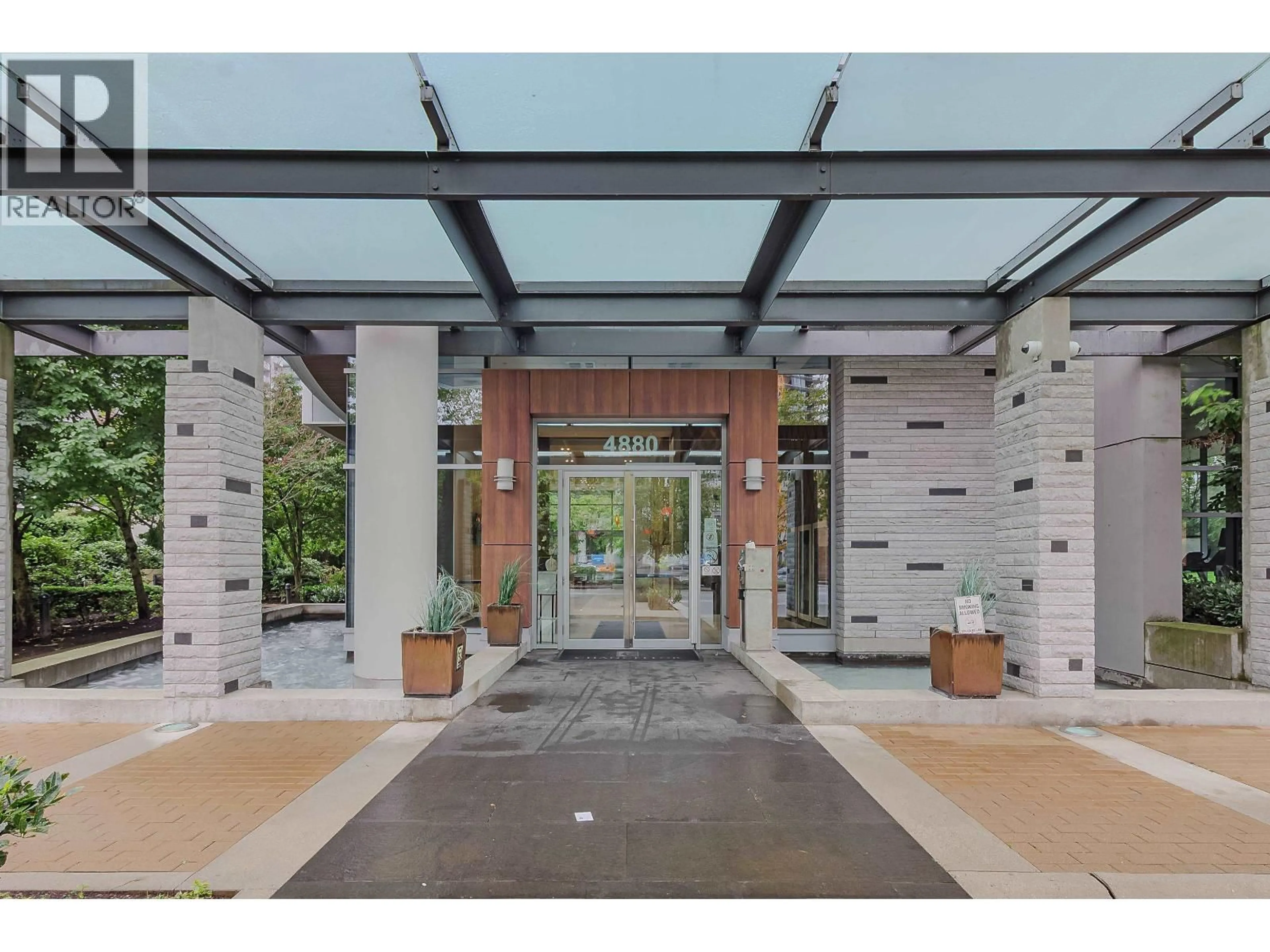 Indoor foyer for 3702 - 4880 BENNETT STREET, Burnaby British Columbia V5H0C1