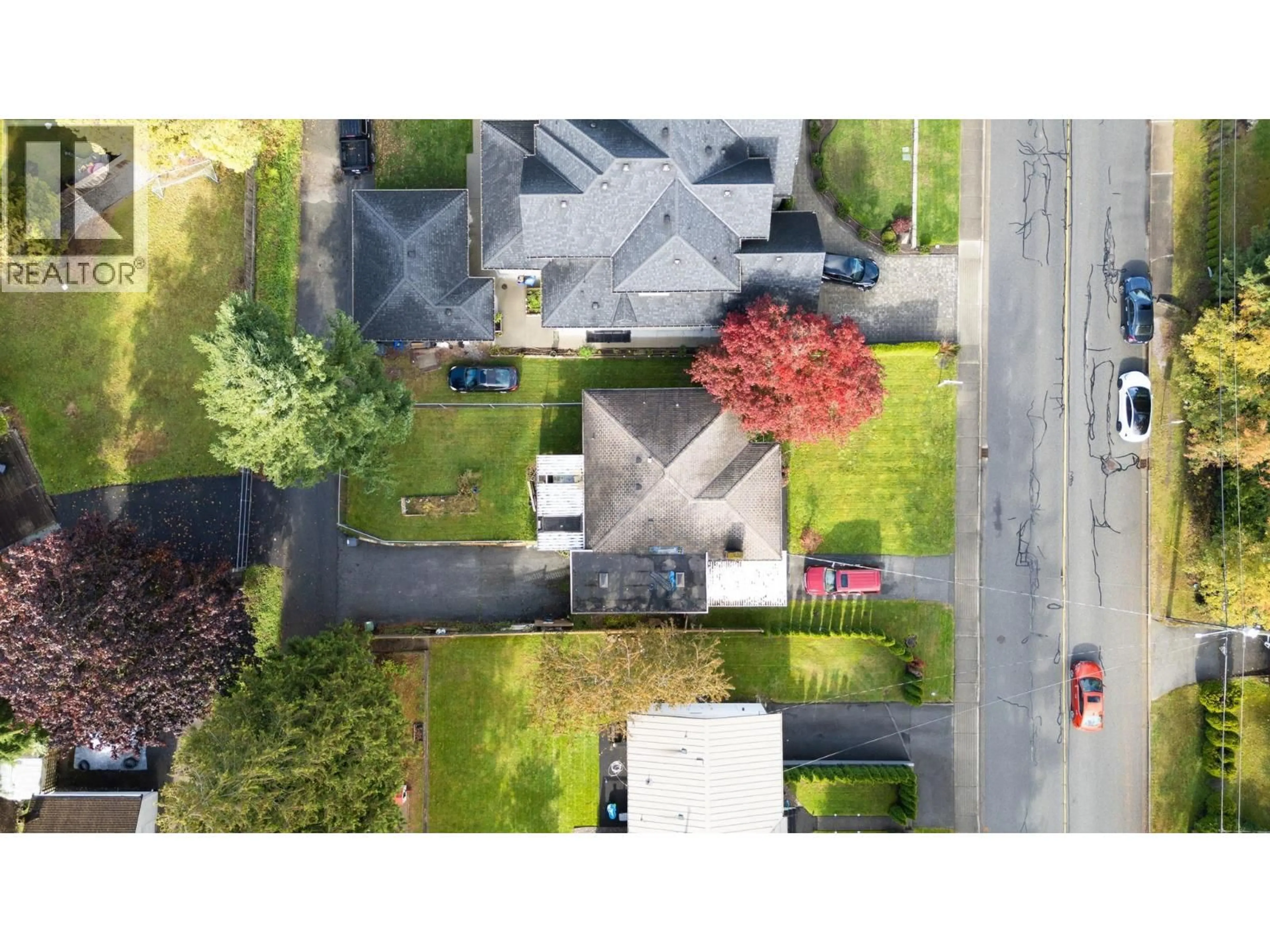 A pic from outside/outdoor area/front of a property/back of a property/a pic from drone, street for 654 LINTON STREET, Coquitlam British Columbia V3J6J9