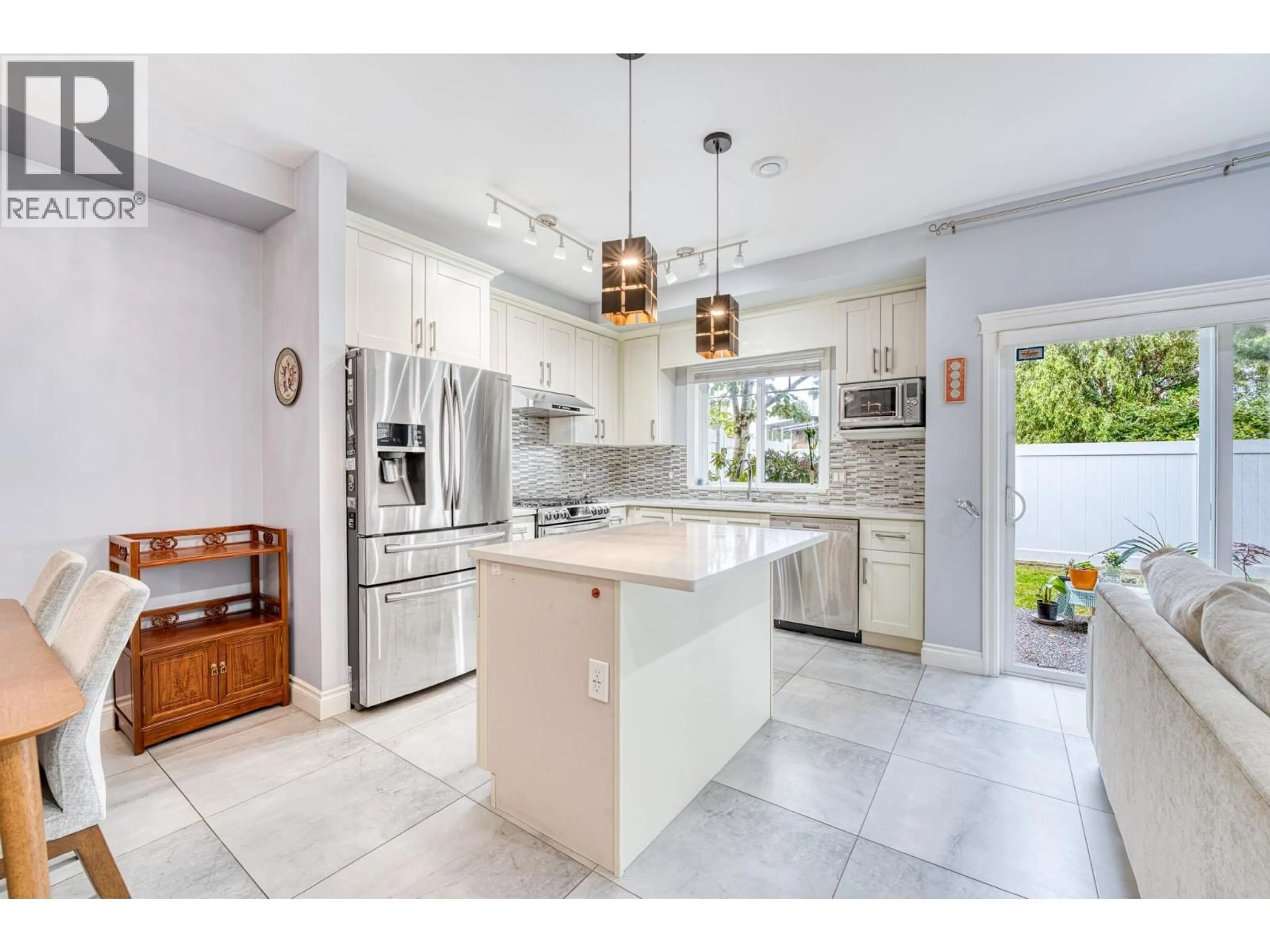 Open concept kitchen, ceramic/tile floor for 30 - 11393 STEVESTON HIGHWAY, Richmond British Columbia V7A1N8