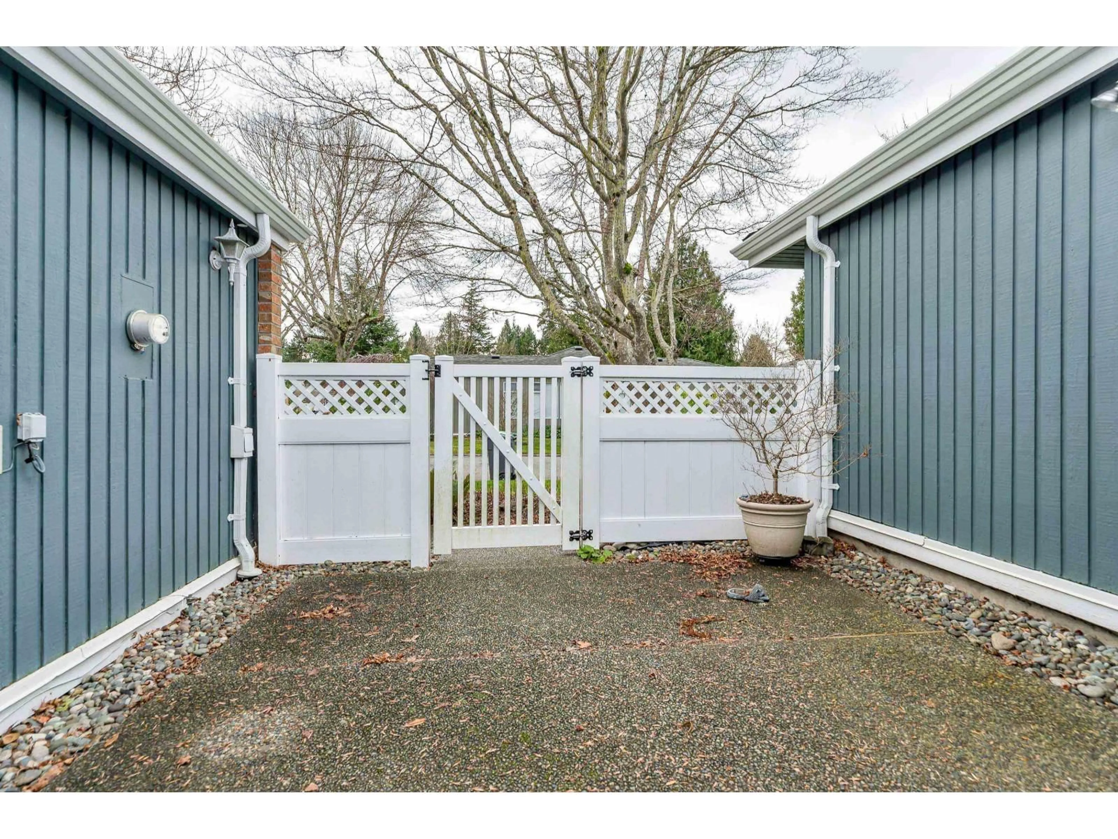 Unknown for 114 - 14271 18A AVENUE, Surrey British Columbia V4A7N8