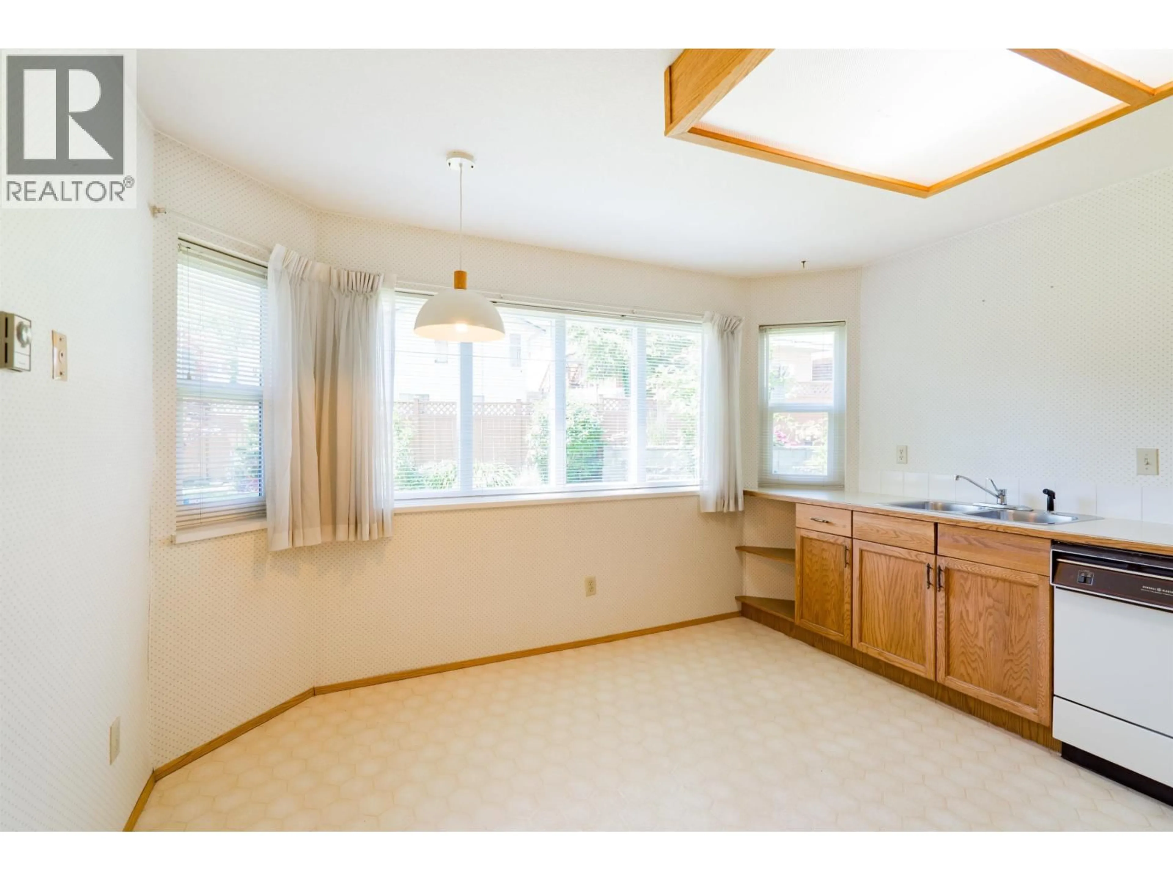 A pic of a room for 107 - 22515 116 AVENUE, Maple Ridge British Columbia V2X9T9