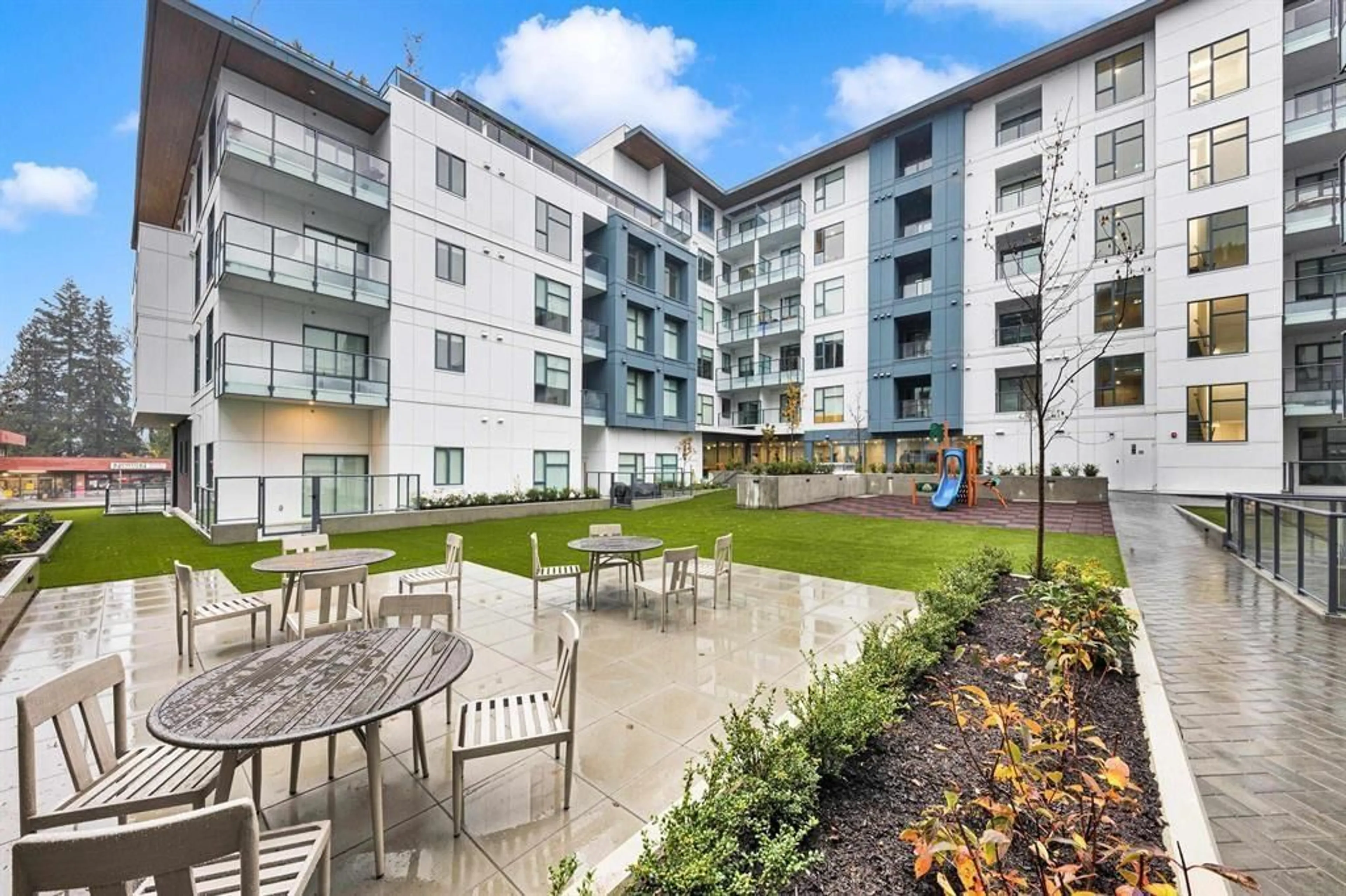 Patio, building for E112 - 10829 140 STREET, Surrey British Columbia V3R0H4